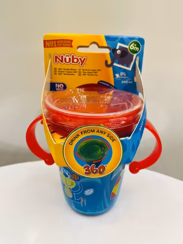 لیوان آبمیوه خوری جادویی کودک نابی 360 درجه دسته دار  6  ماه با درب و ضدچکه   NUBY  ظرفیت 240 میلی لیتر آبی