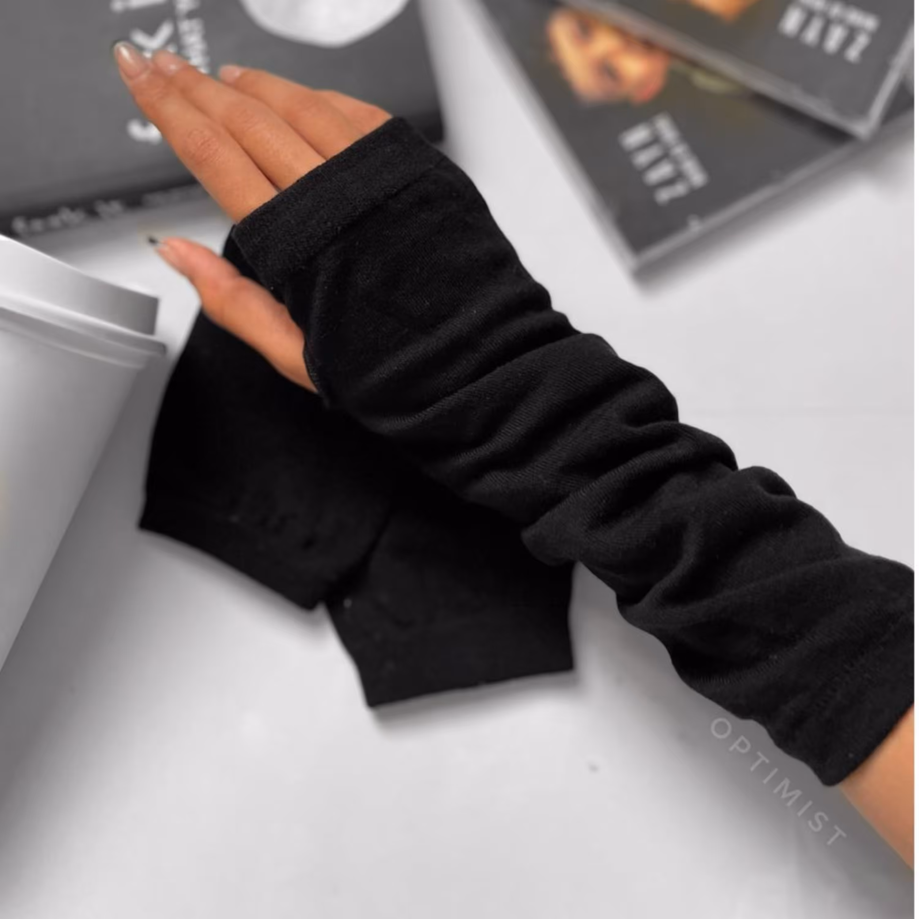 ساق دست اسپرت لاانگشتی طرح ساده مشکی