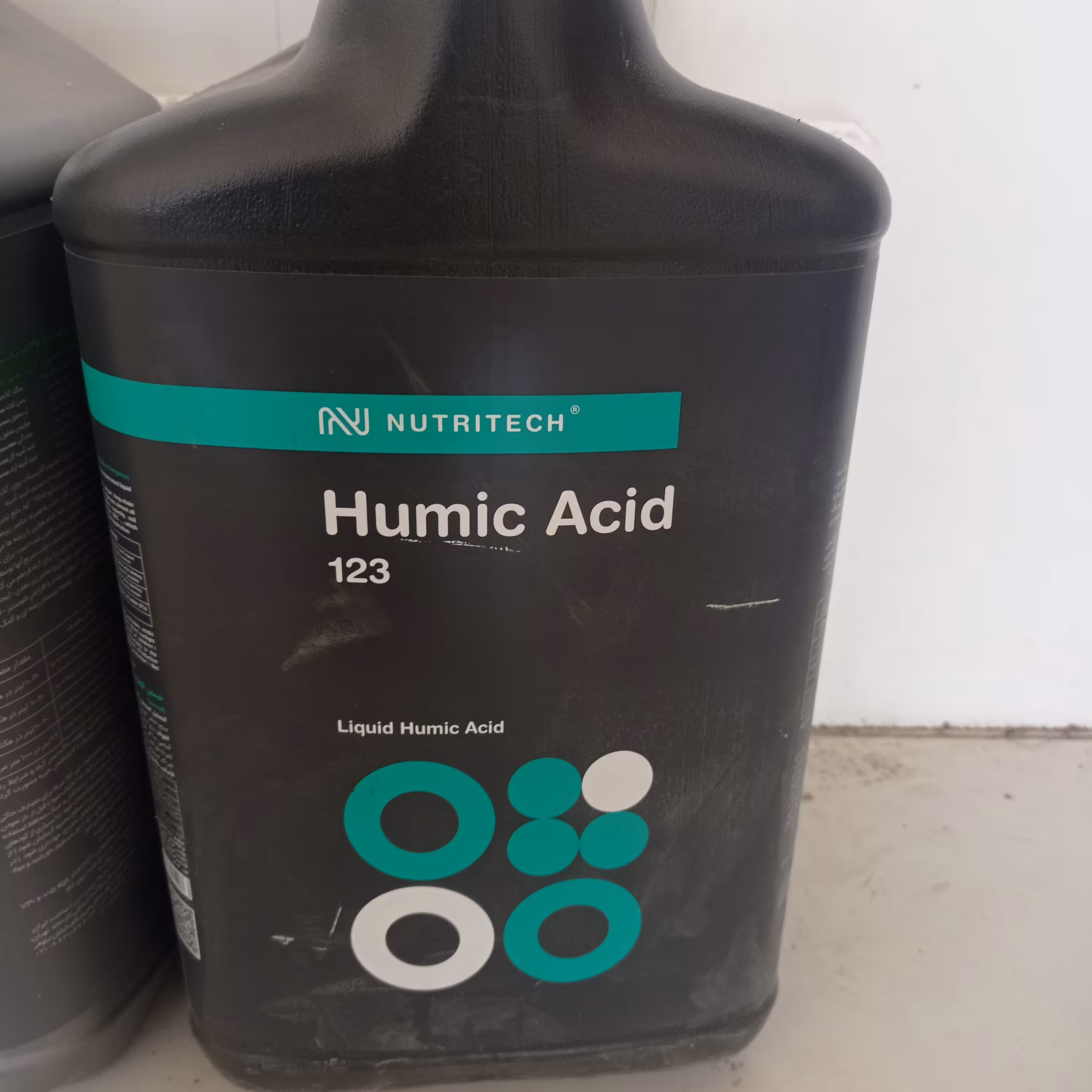 کود مایع نوتری تک هیومیک اسید در بسته بندی ده لیتری شرکت بازرگان کالا 