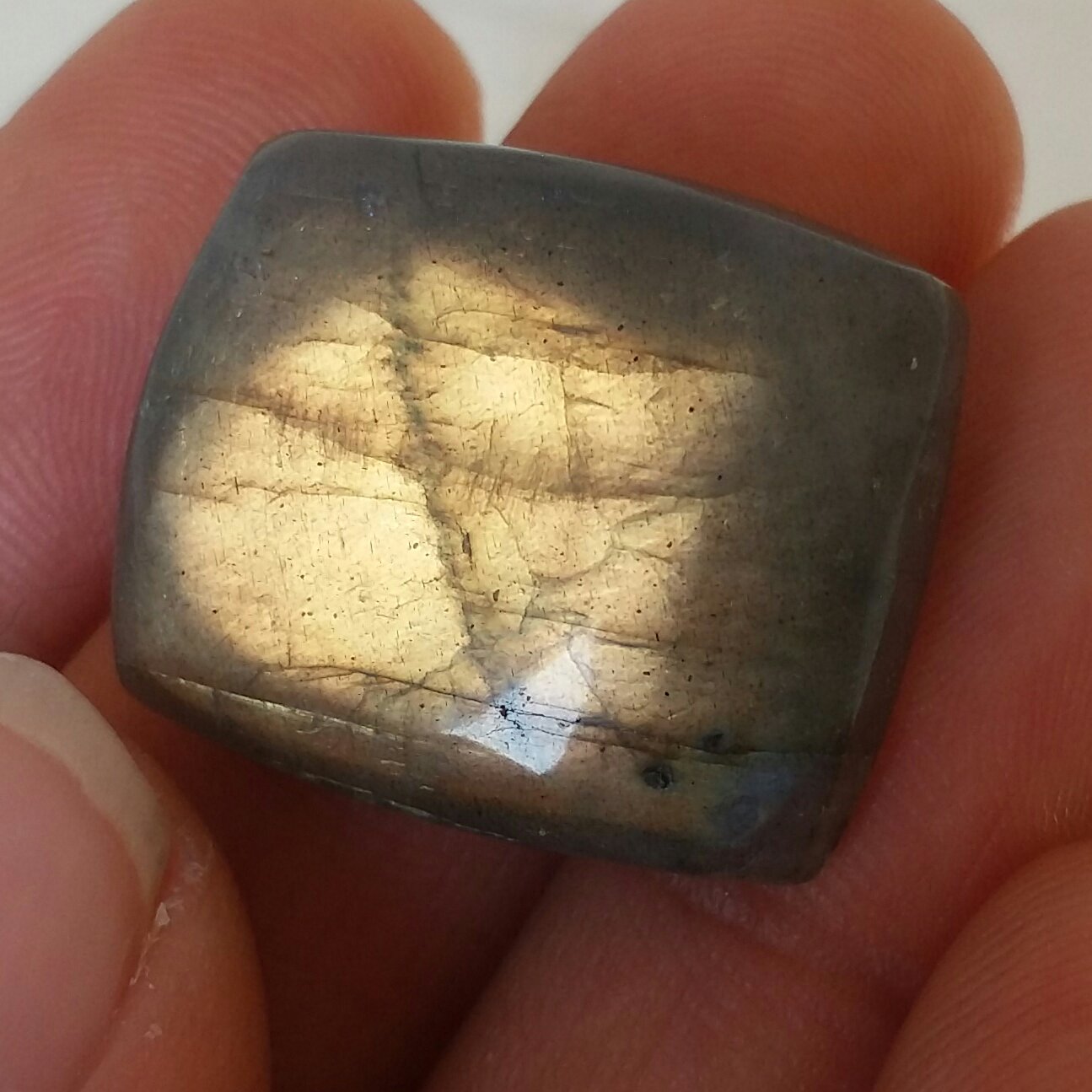 نگین لابرادوریت وارداتی از کشور لابرادور کانادا با تلالوئی بی نظیر و چشم نواز کد 10119