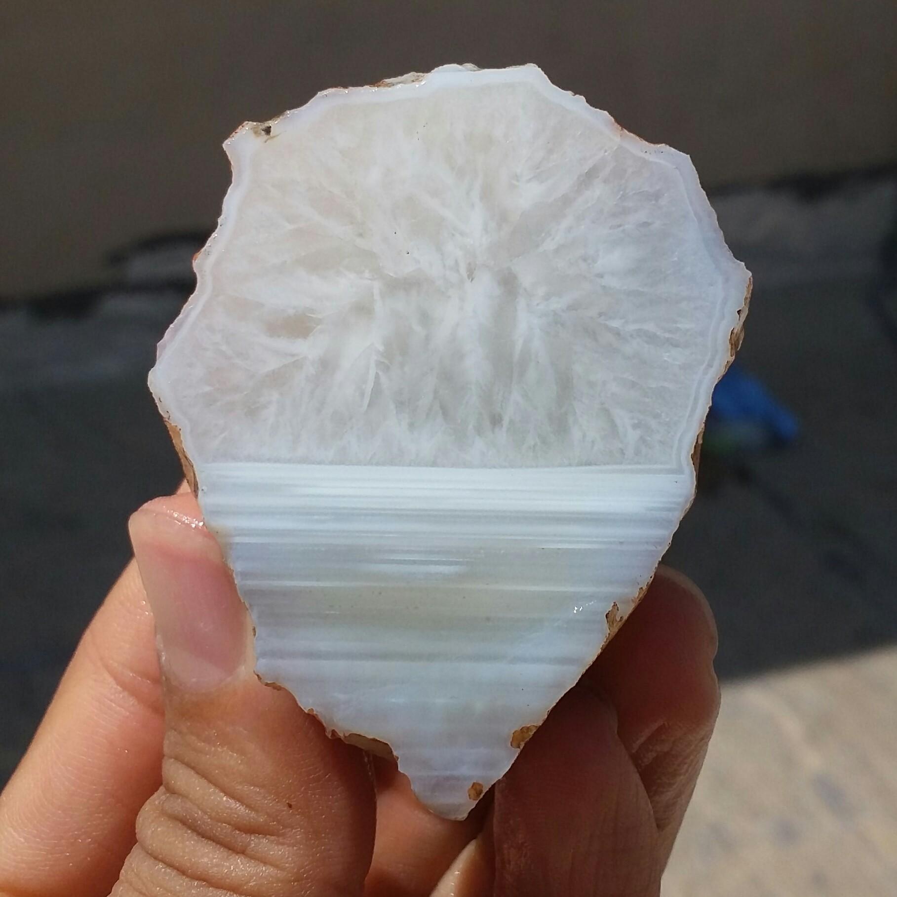 اسلایس سنگ راف عقیق سلیمانی سه بعدی خطی منظم ژئود دار صد در صد طبیعی با قابلیت ساخت چند اسلایس و نگین
 کد 11506