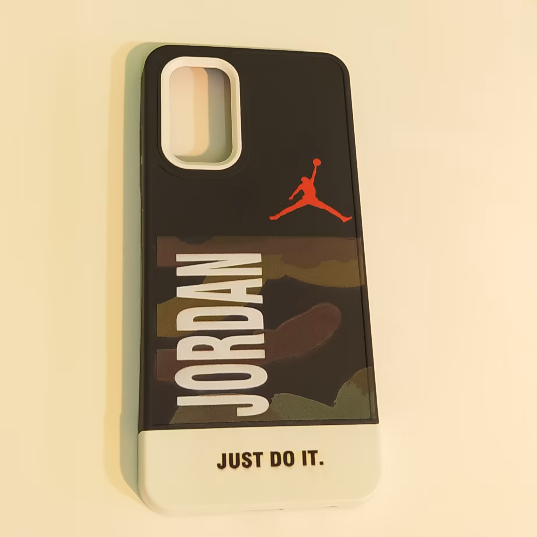 گارد.کاورسامسونگ A32-4Gمدل KARLرنگ سفید مشکی