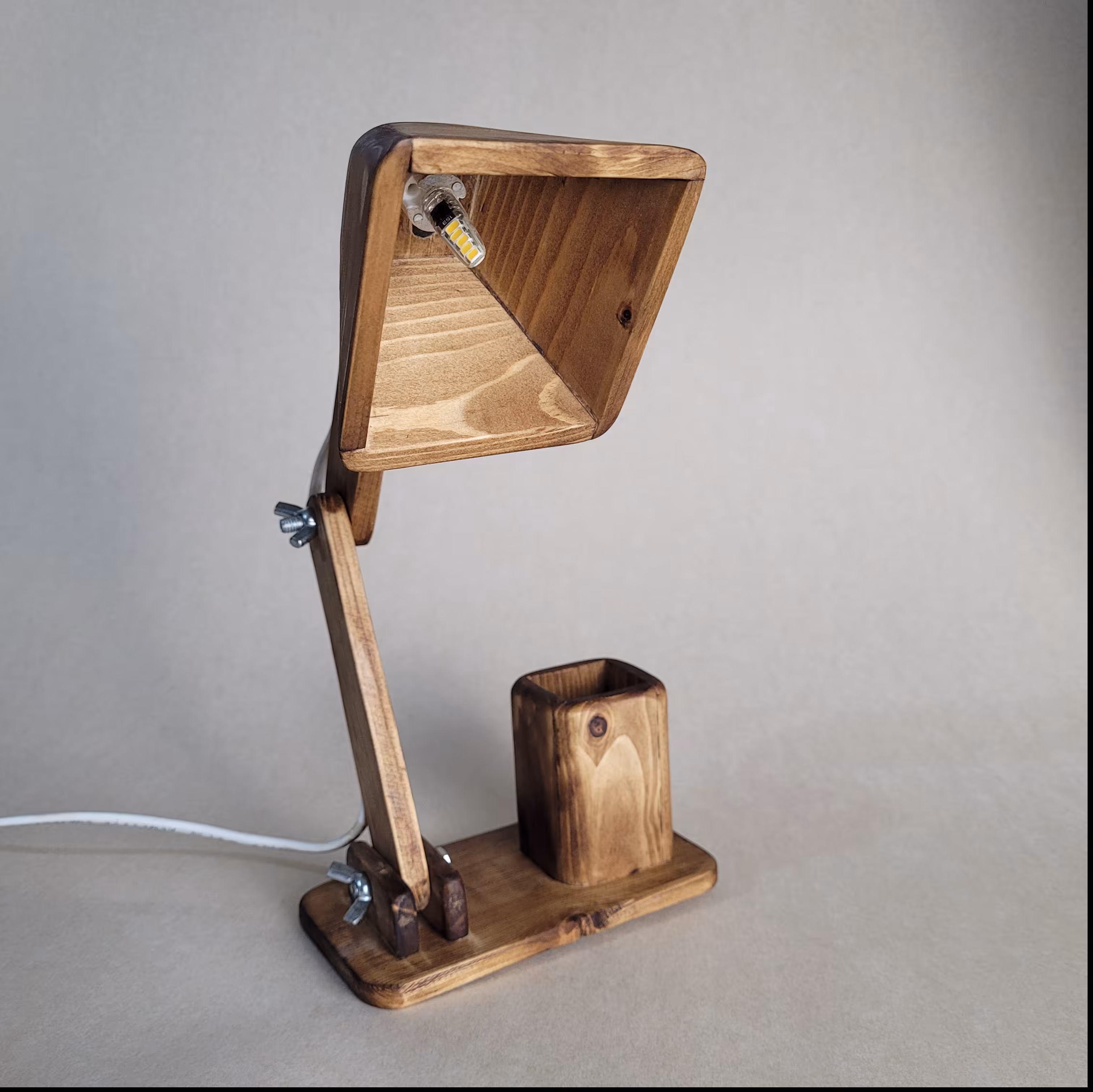 چراغ مطالعه تنظیمی چوبی در دو رنگ روشن و تیره  همراه با لامپ ال ای دی