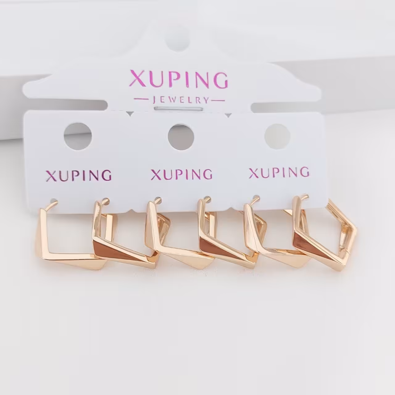 گوشواره کد12118طرح طلا.برند محبوب ژوپینگ xuping.آبکاری طلا.رنگ ثابت.ضدحساسیت