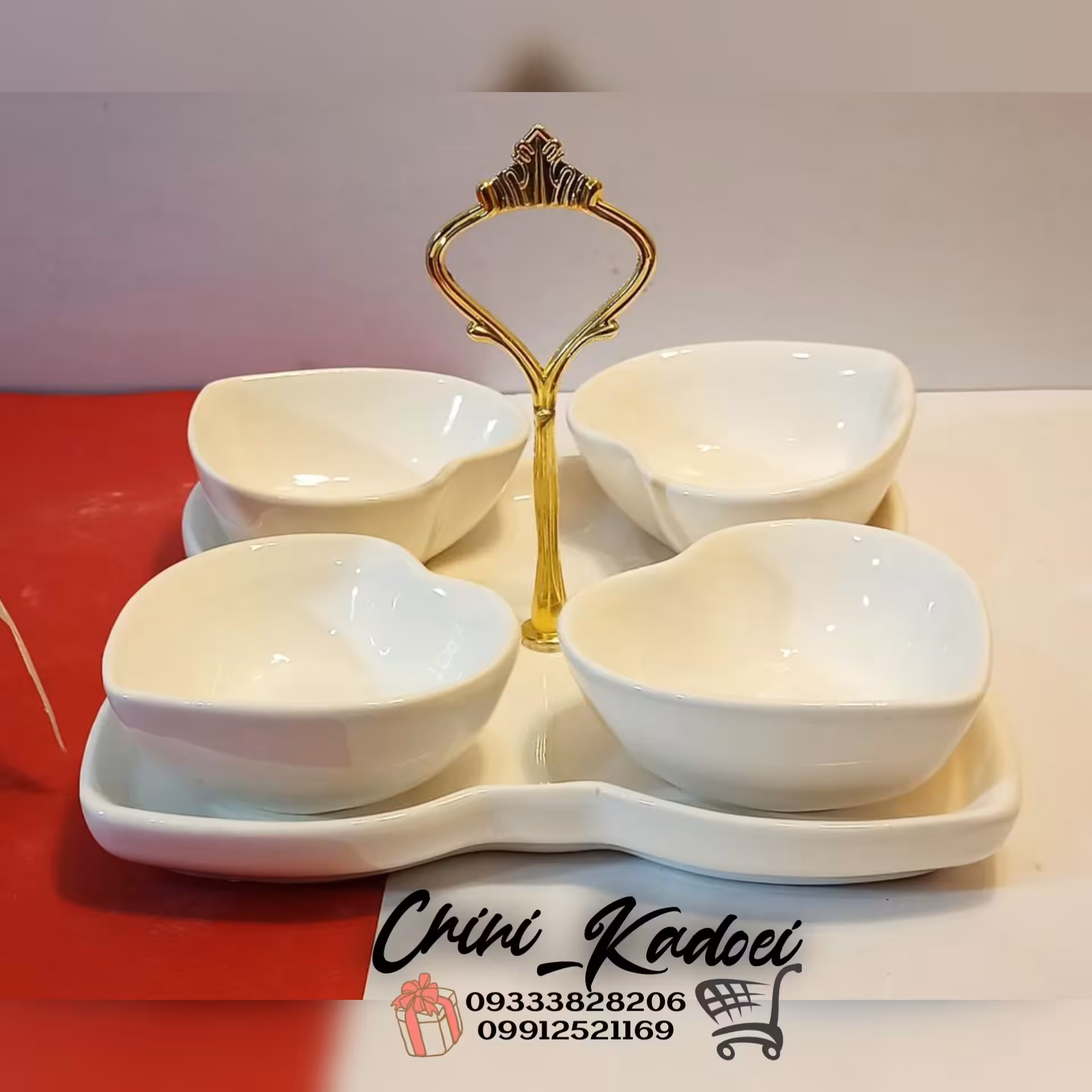 اردو خوری چهار پیاله قلب همراه با سینی و دسته طلایی فلزی جنس اردو خوری از سرامیک درجه یک ایرانی وبسیار با کیفیت و جذاب