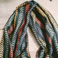 شال نخی طرح خوشه گندم تک رنگ مناسب فصل بهار تابستان پاییز زمستان ایستایی خوبی داره