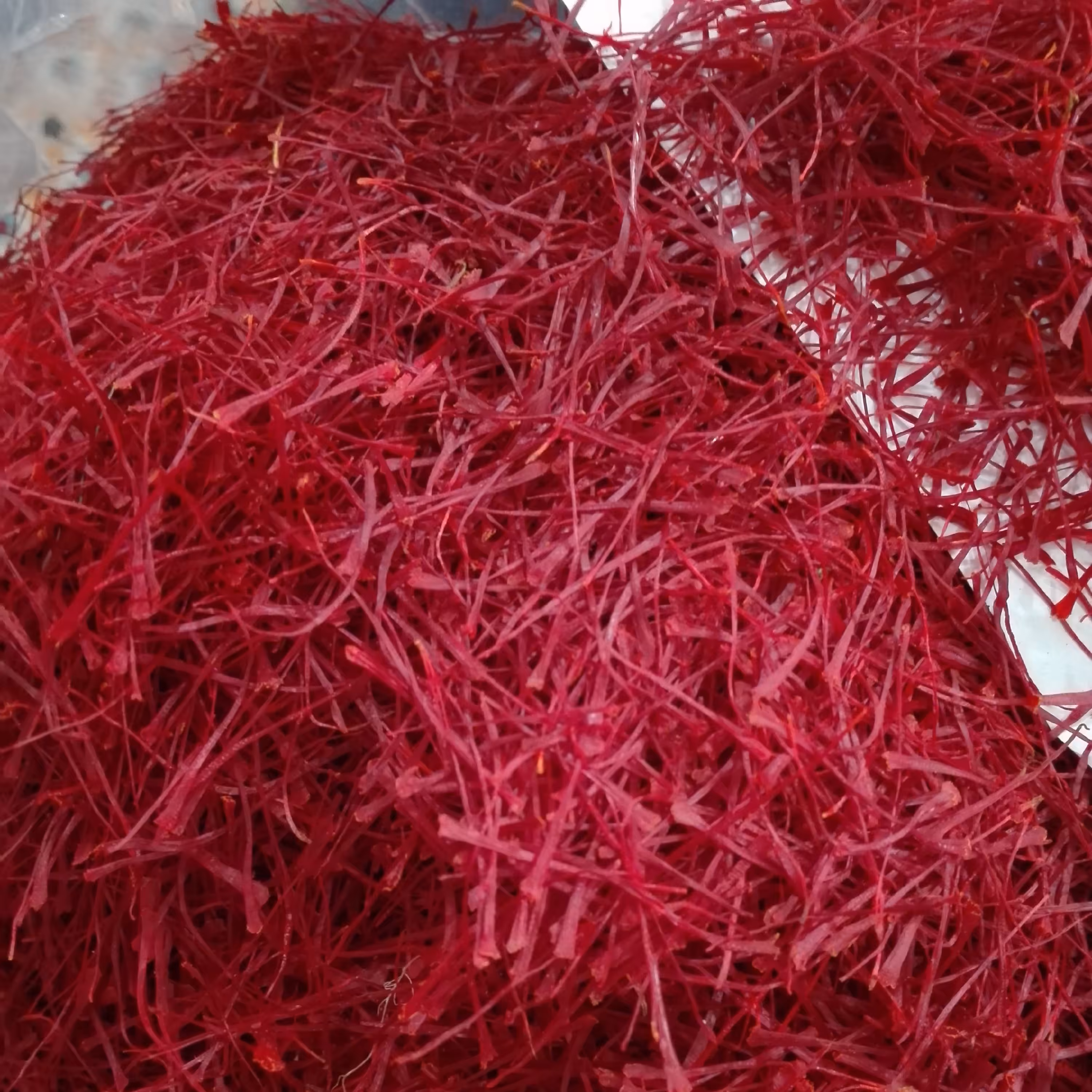 یک مثقال زعفران سوپر نگین درجه یک صادراتی به صورت پرسی خشک شده