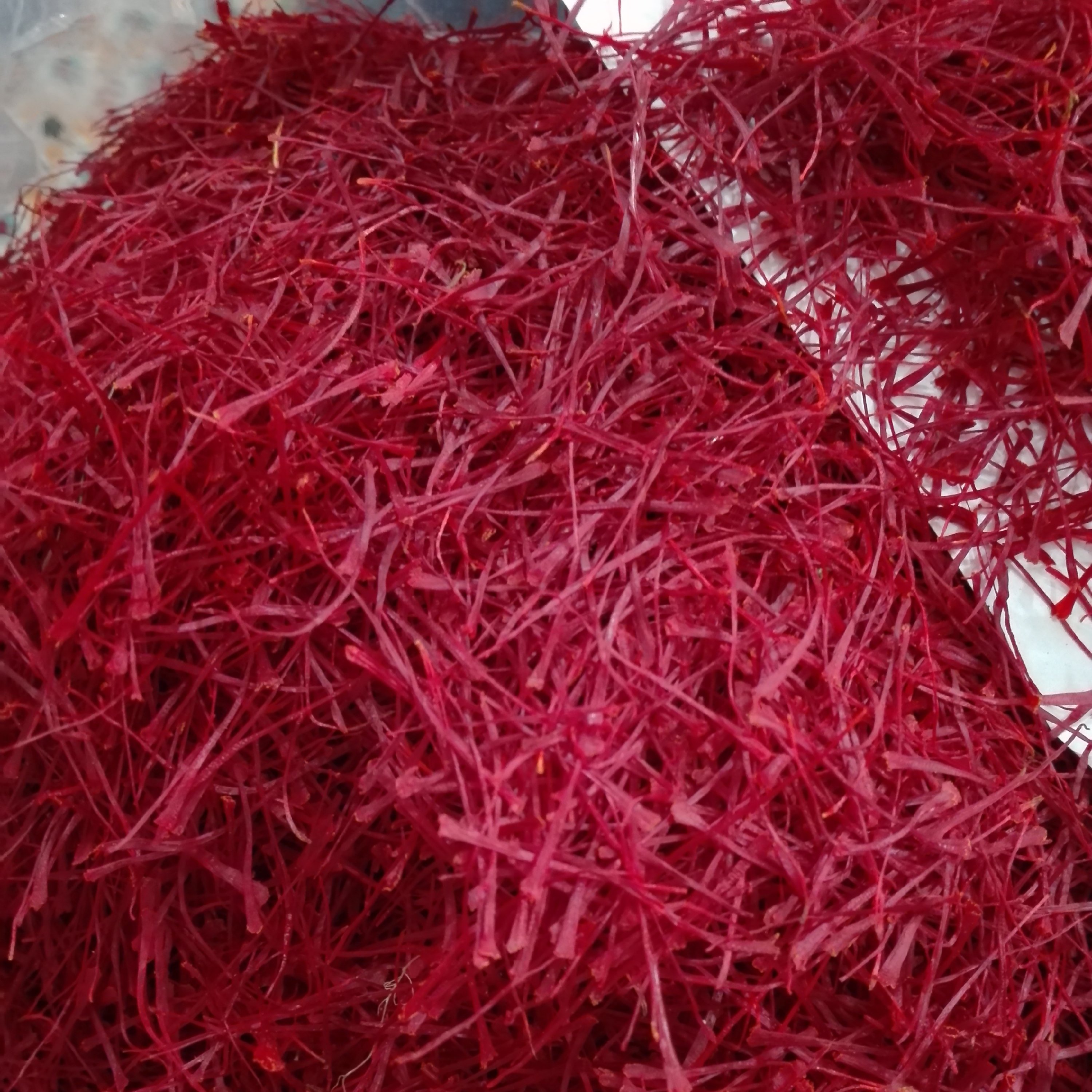 یک مثقال زعفران سوپر نگین درجه یک صادراتی به صورت پرسی خشک شده