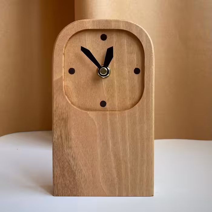 ساعت رومیزی مدل دلارا جنس چوب گردو کار دست با موتور آرام گرد تایوان 