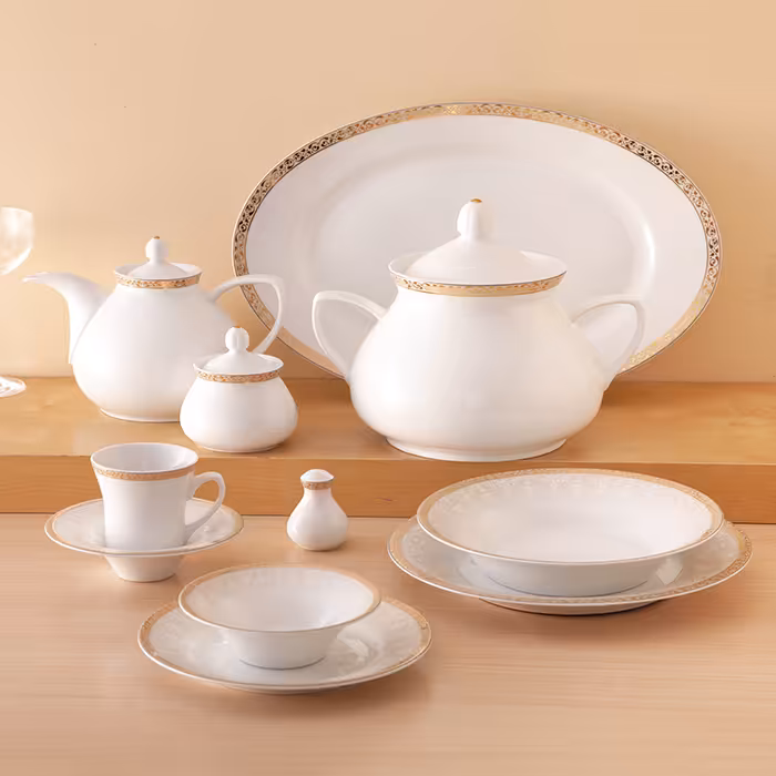 سرویس چینی زرین طرح رومینا طلایی 108 پارچه