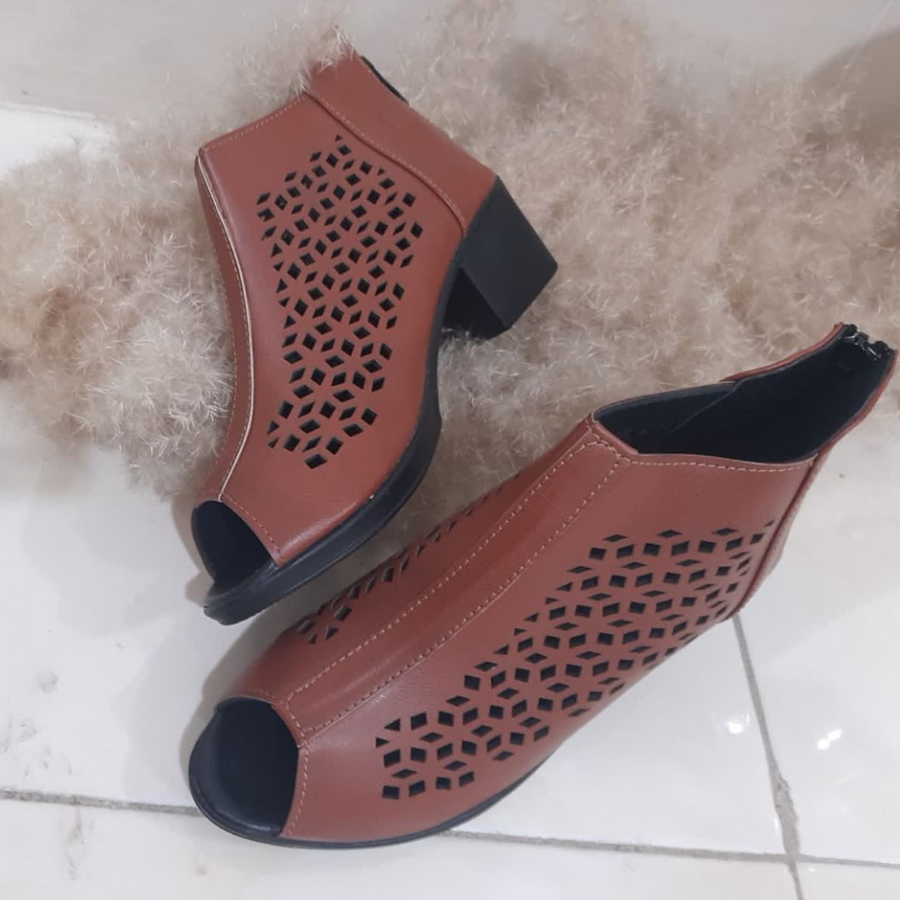 کفش تابستانه و بهاره پاشنه بلند عسلی