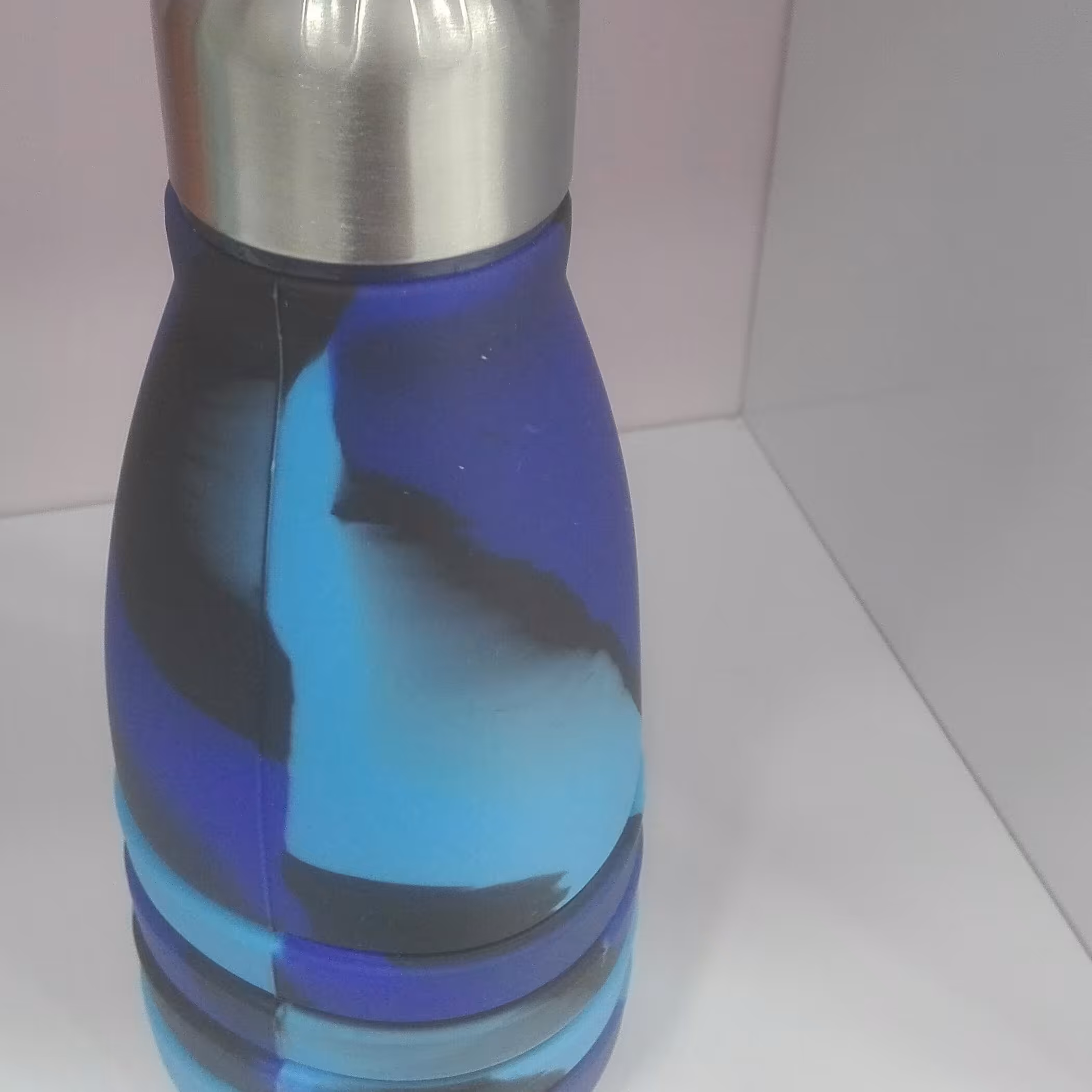 قمقمه سیلکونی درب فلزی