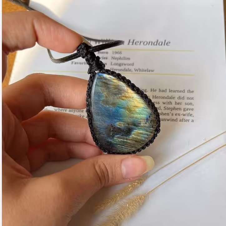 گردنبند سنگ لابرادوریت سنگ اصل به همراه بند چرم با بافت 