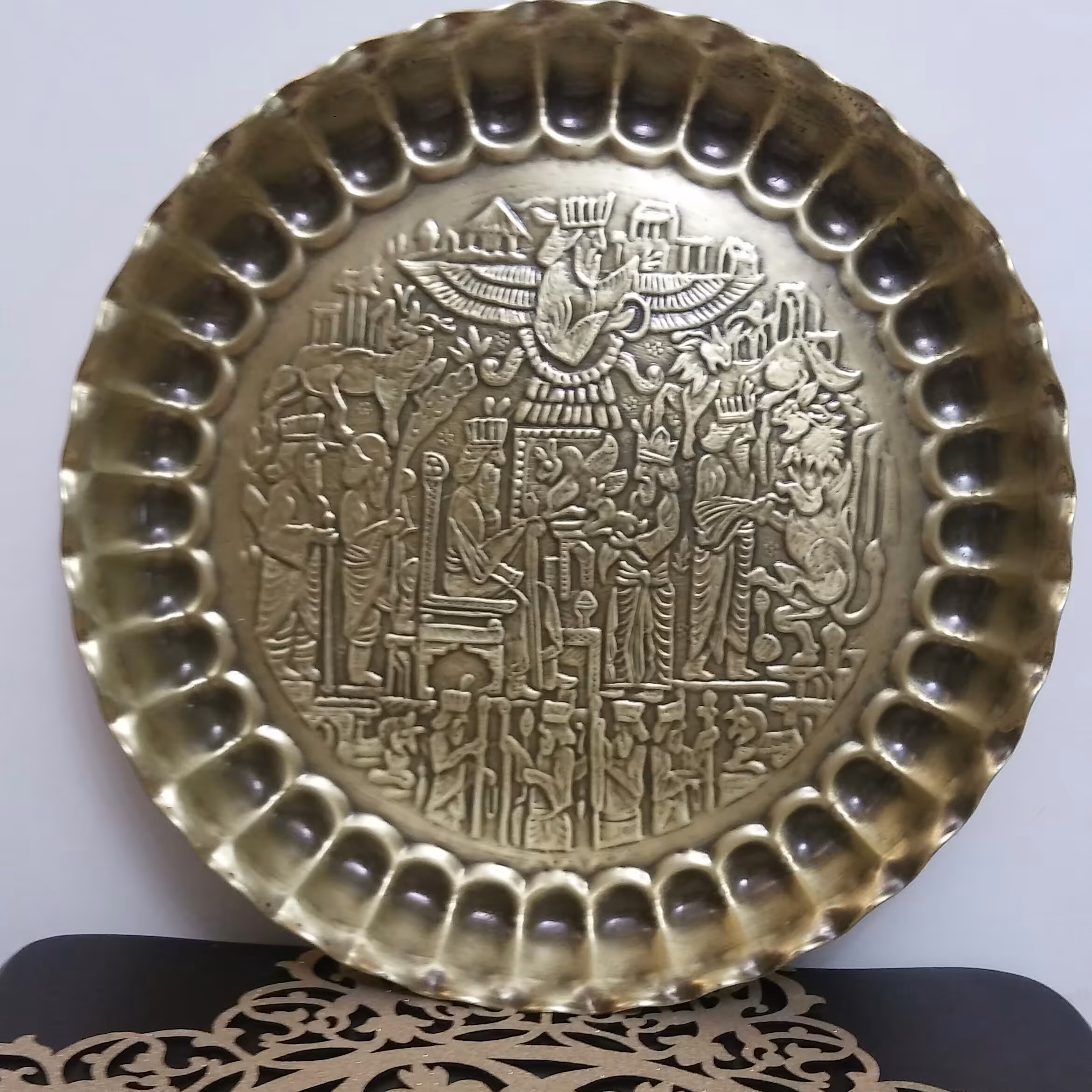 سینی برنجی مجمع برنجی قلمزنی رنگ آنتیک جنس ضخیم قطر 30 سانت