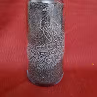 حکاکی طرح طاووس روی لیوان بشکه ای (عکس نمونه کار) طرح دلخواه پذیرفته میشود 