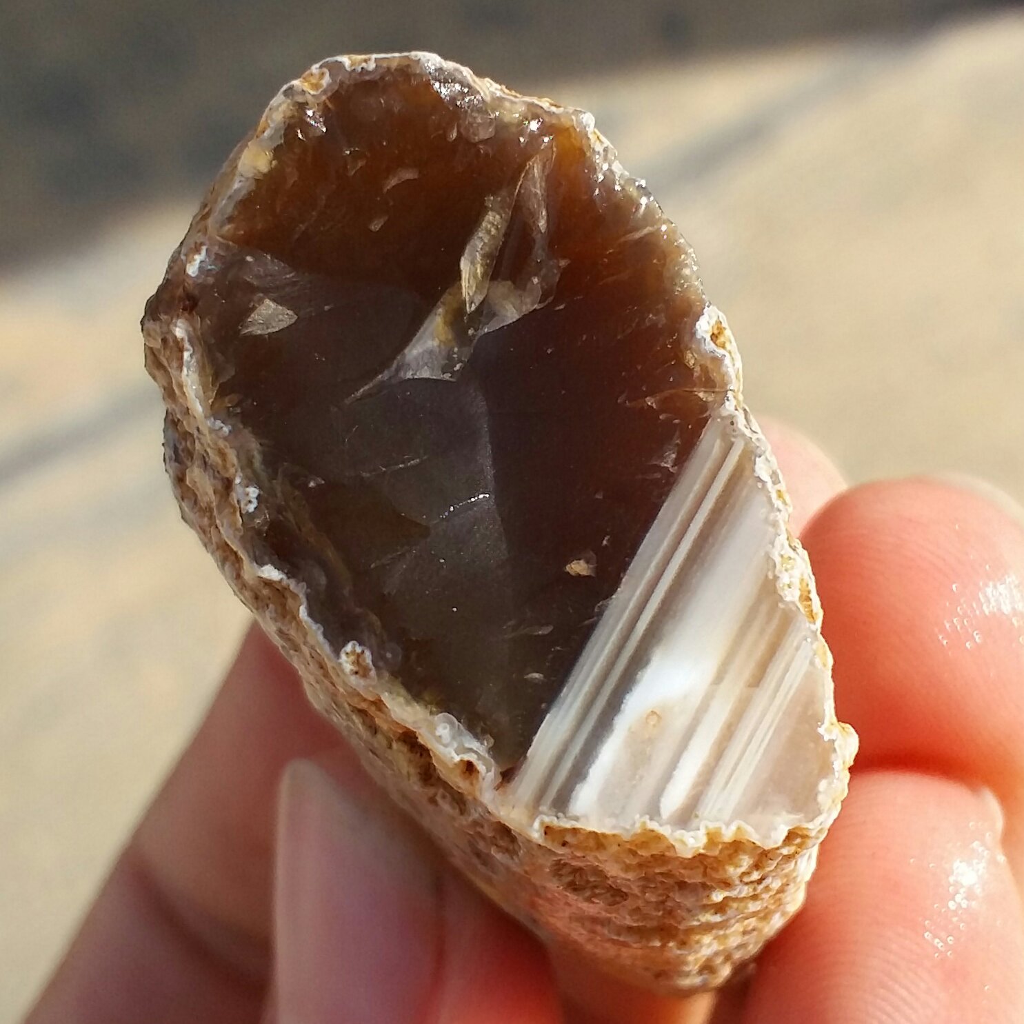 سنگ راف عقیق خرمایی 3بعدی خطی محشر دیدنیییی
100درصد طبیعی
شاهکار خلقت

کد 8934