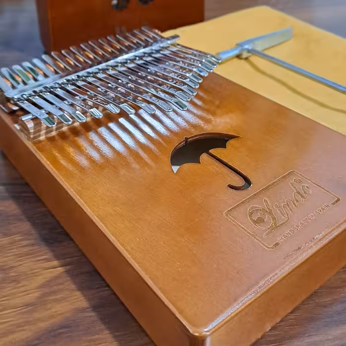 کالیمبا اصل 17 تیغه چوبی با تمام وسایل  تخفیف فوق العاده ارسال سریع