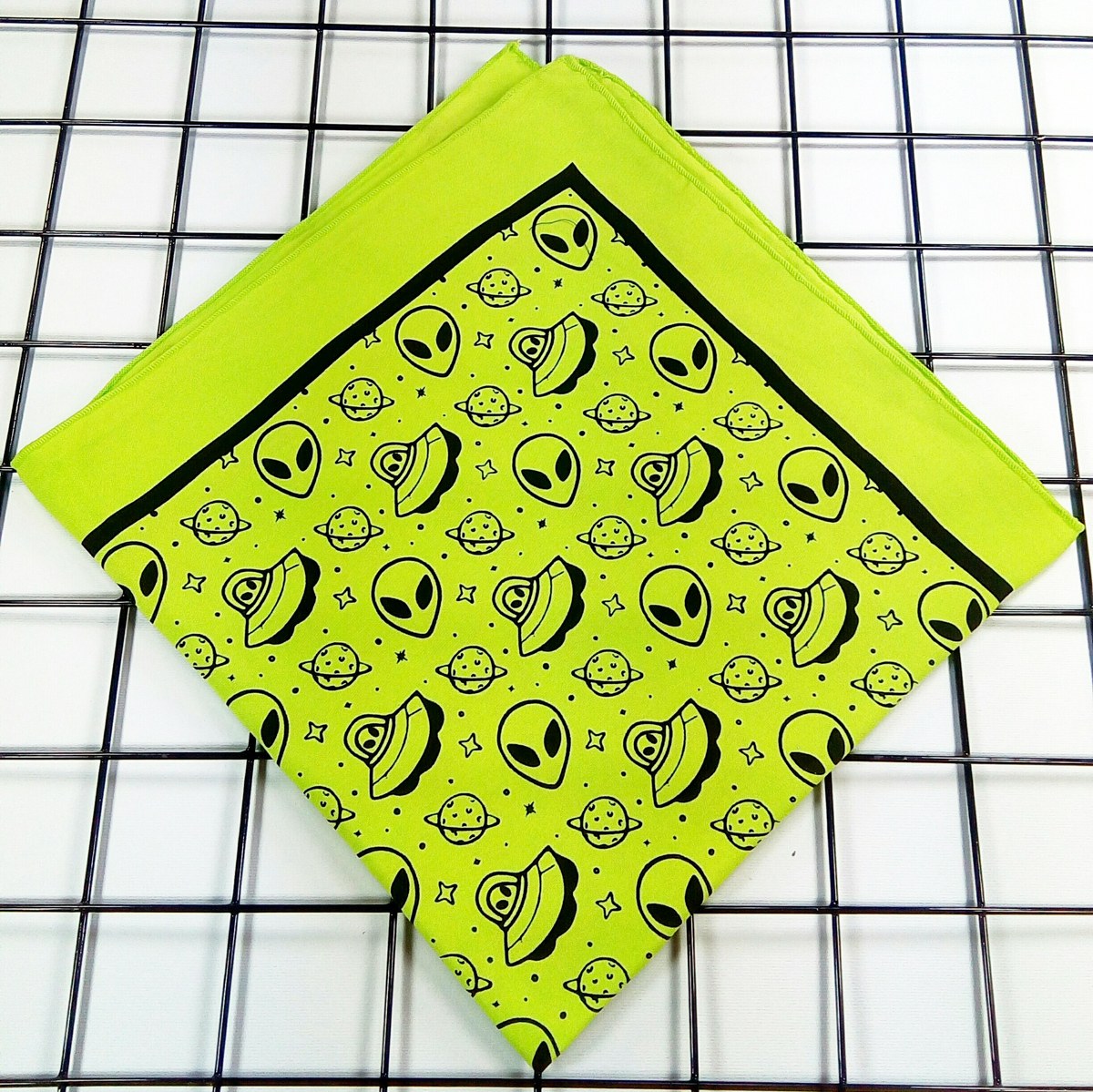 باندانا طرح آدم فضایی آلین ALIEN پارچه سبز فسفری نخی