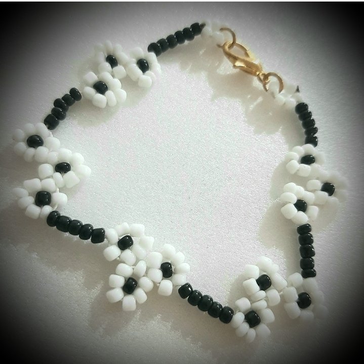 دستبند منجوقی ویژه ایام محرم مدل گل 19 سانتی متر قفل طلایی (اگر  سفارش خاصی با رنگ خاصی دارین توی پیوی بگین موجود کنم)