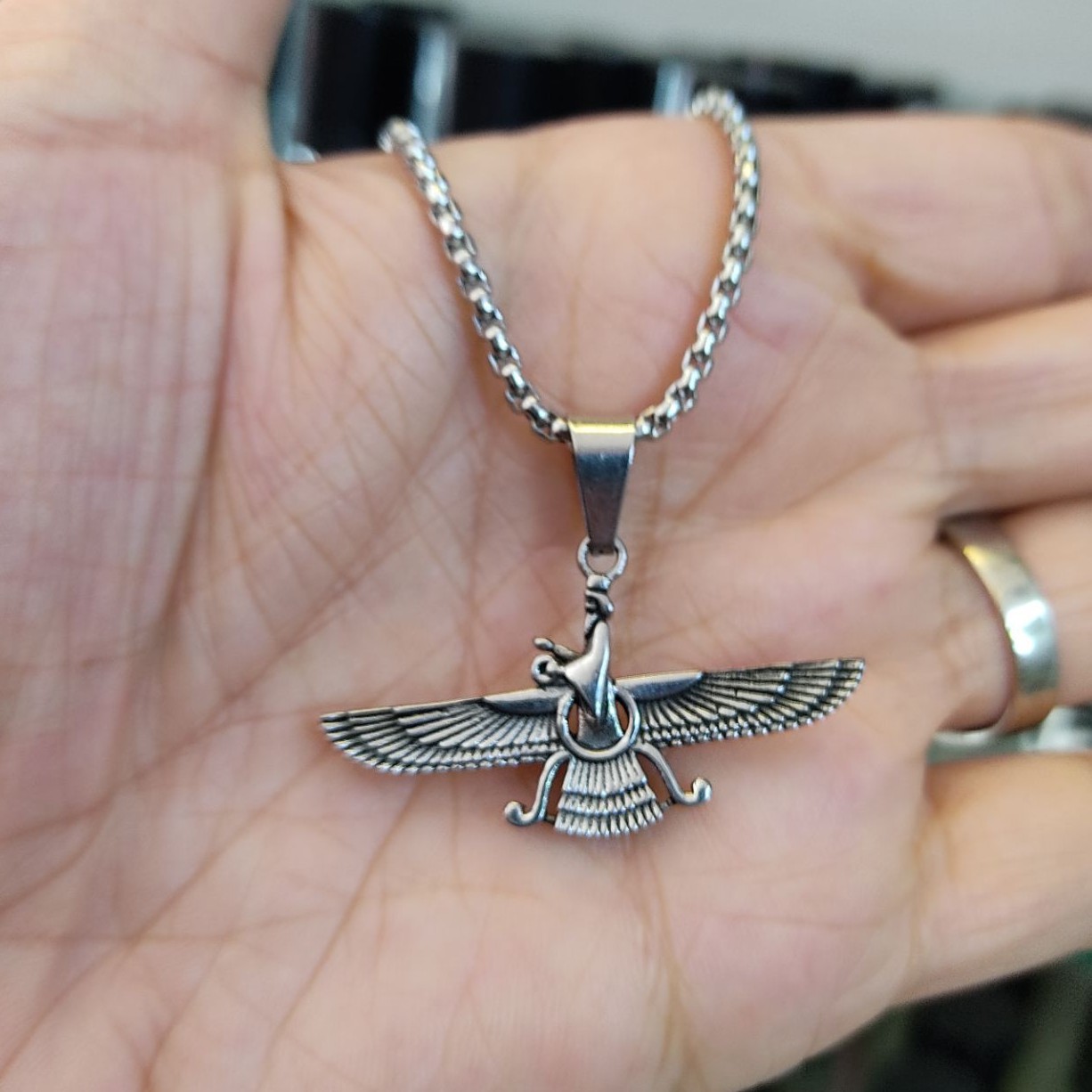 پلاک و زنجیراستیل فروهر 2رو  نقره ای رنگ ثابت کیفیت عالی