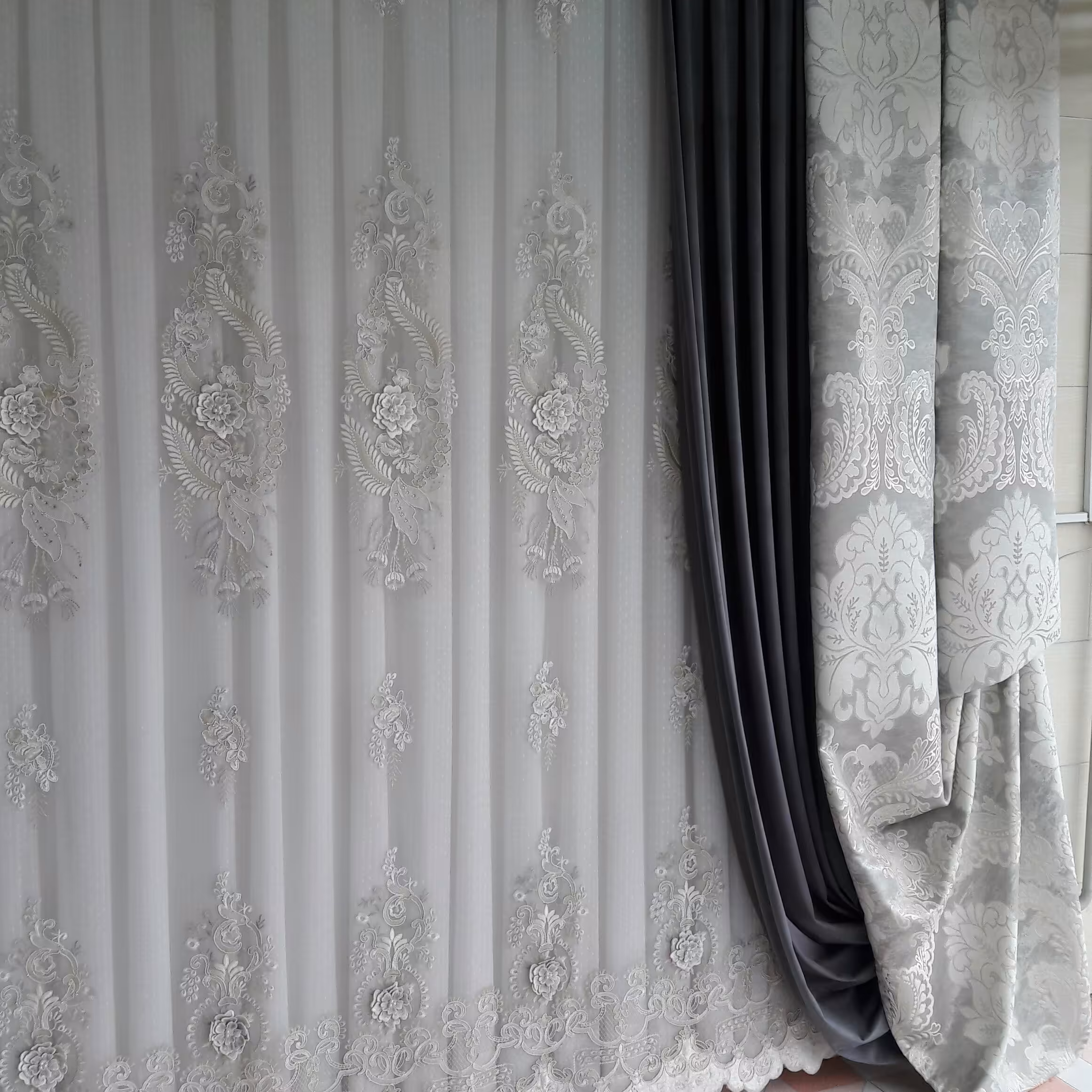 پرده  گلبرجسته