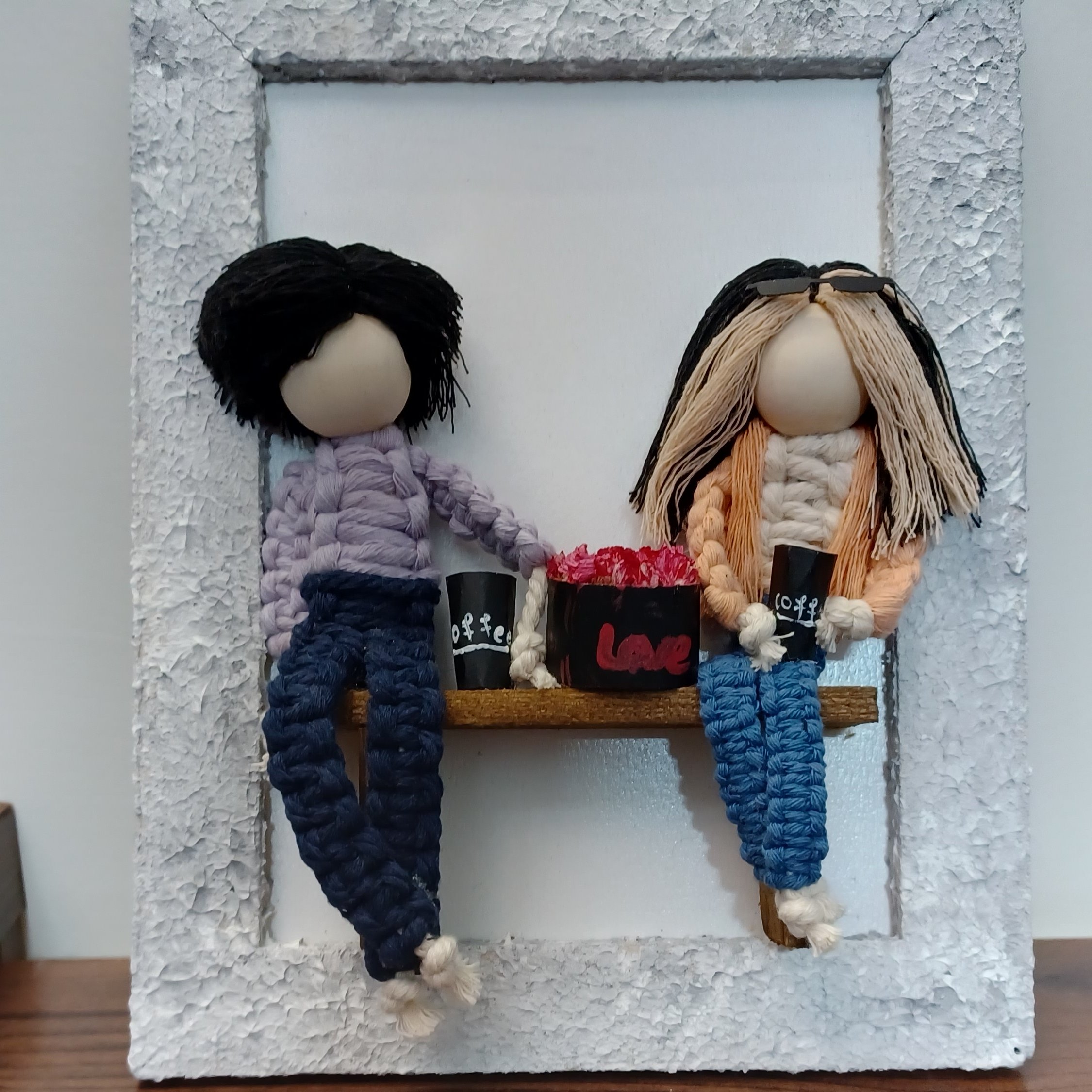 قاب عروسک مکرومه طرح ولنتاین