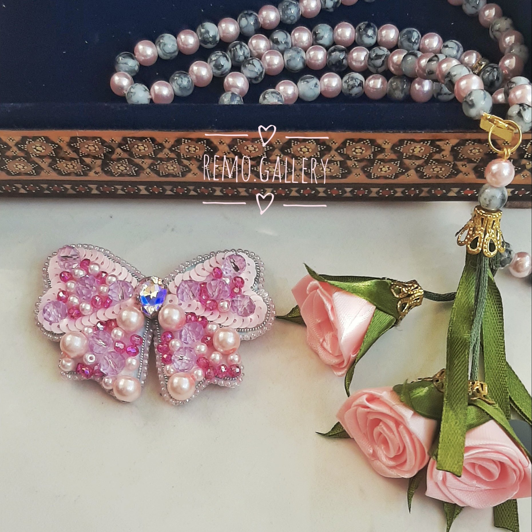 گل سینه جواهردوزی طرح پاپیون