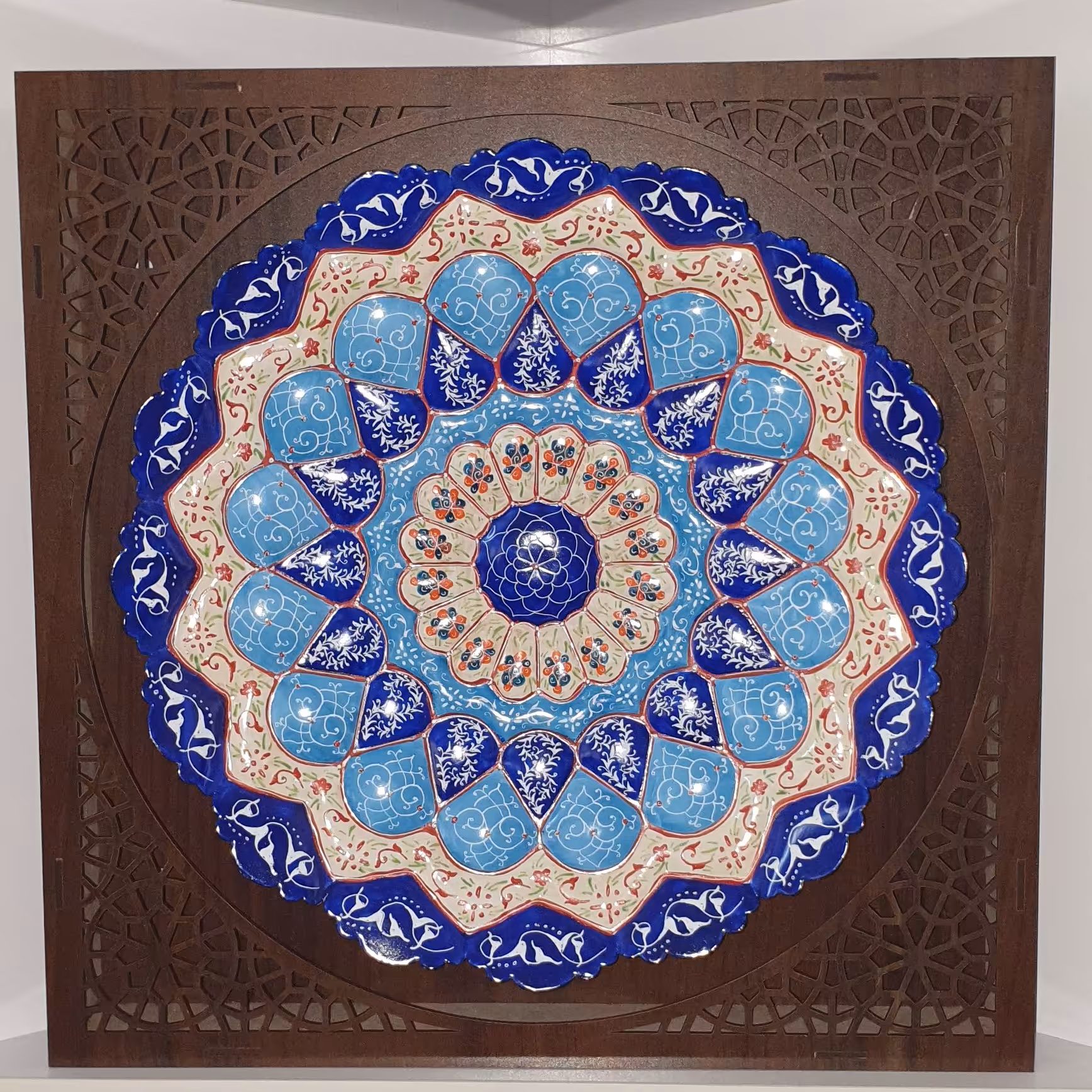 قاب بشقاب بزرگ 35 سانتی میناکاری با قاب مشبک 2