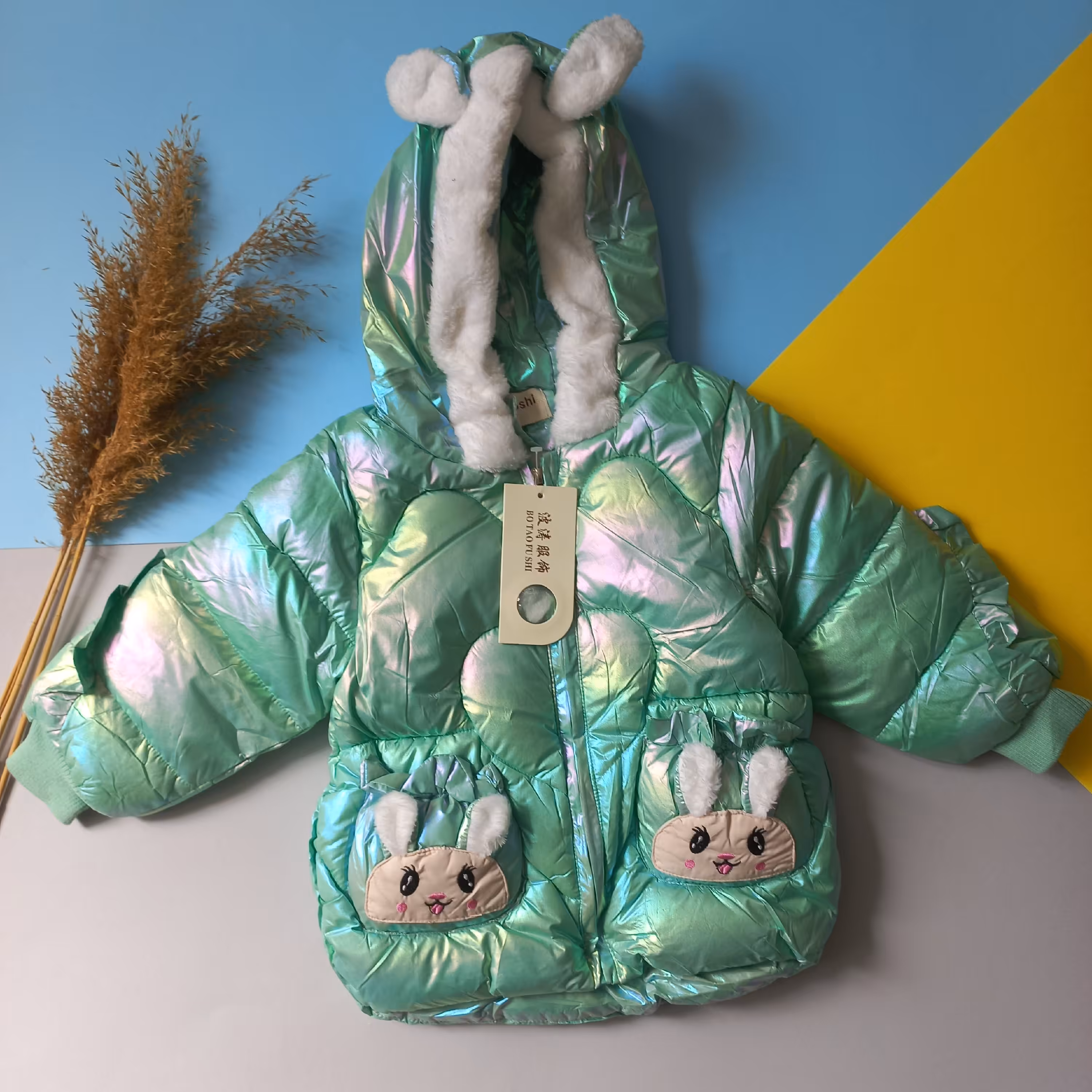 کاپشن های براق داخل خز دخترانه