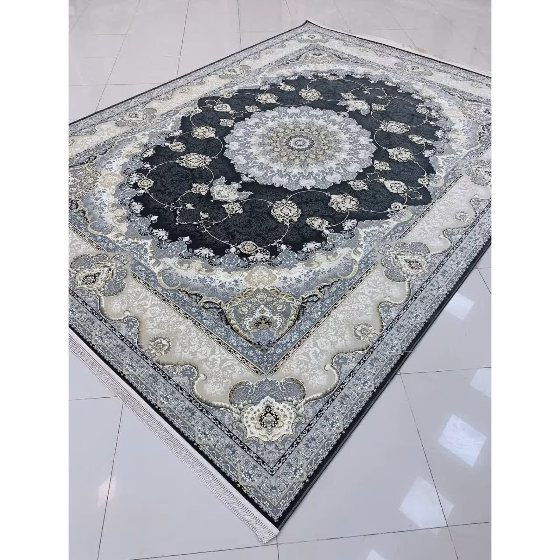 فرش ماشینی 1500 شانه گل برجسته اصل تراکم 4500 طرح معراج زمینه ذغالی 12 متری جنس اکرولیک