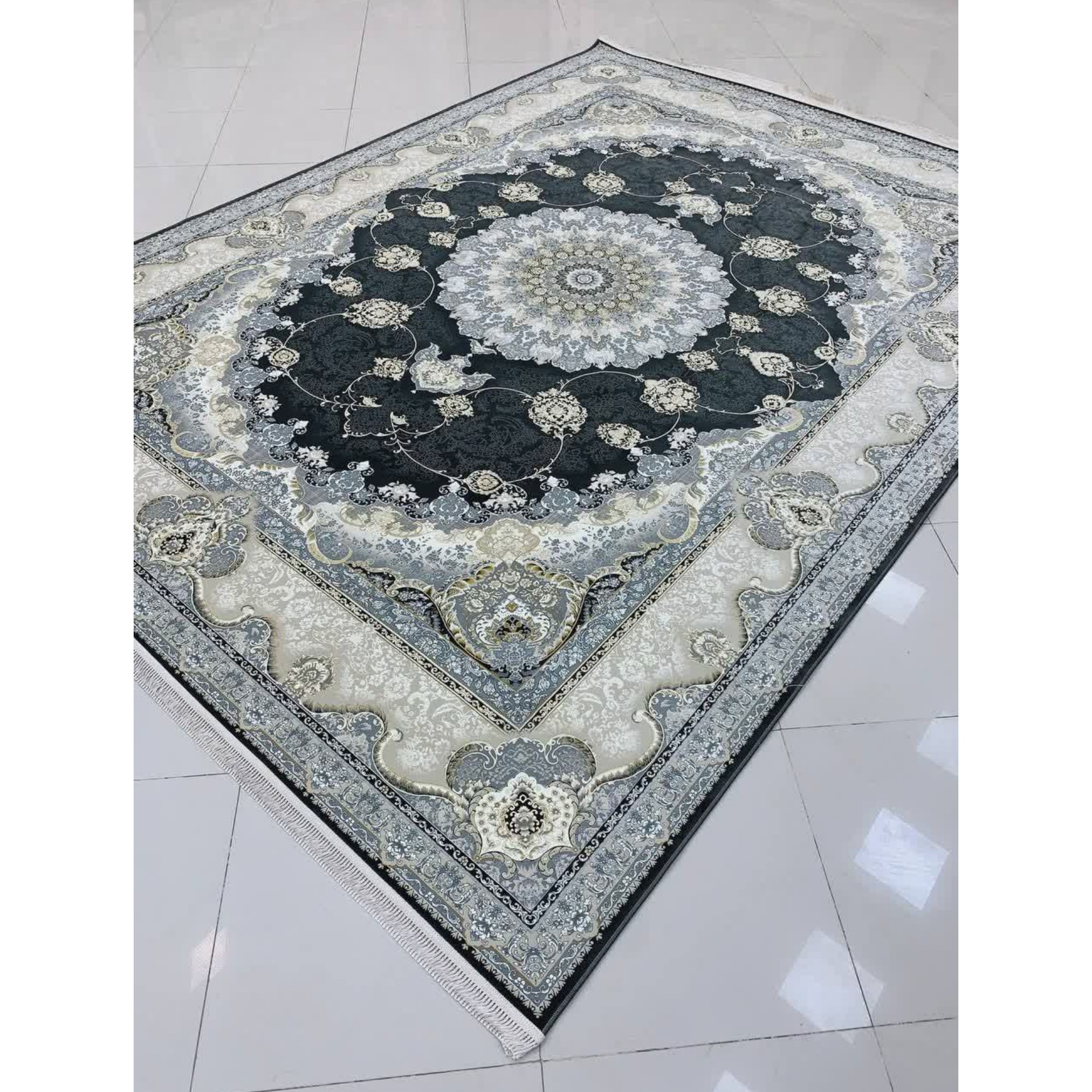 فرش ماشینی 1500 شانه گل برجسته اصل تراکم 4500 طرح معراج زمینه ذغالی 12 متری جنس اکرولیک