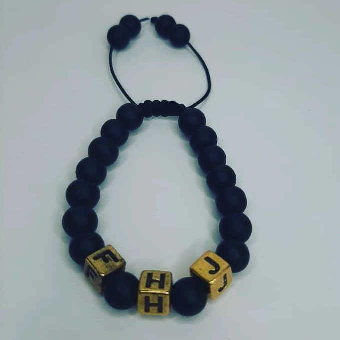 دستبند اونیکس مات با پلاک حروف