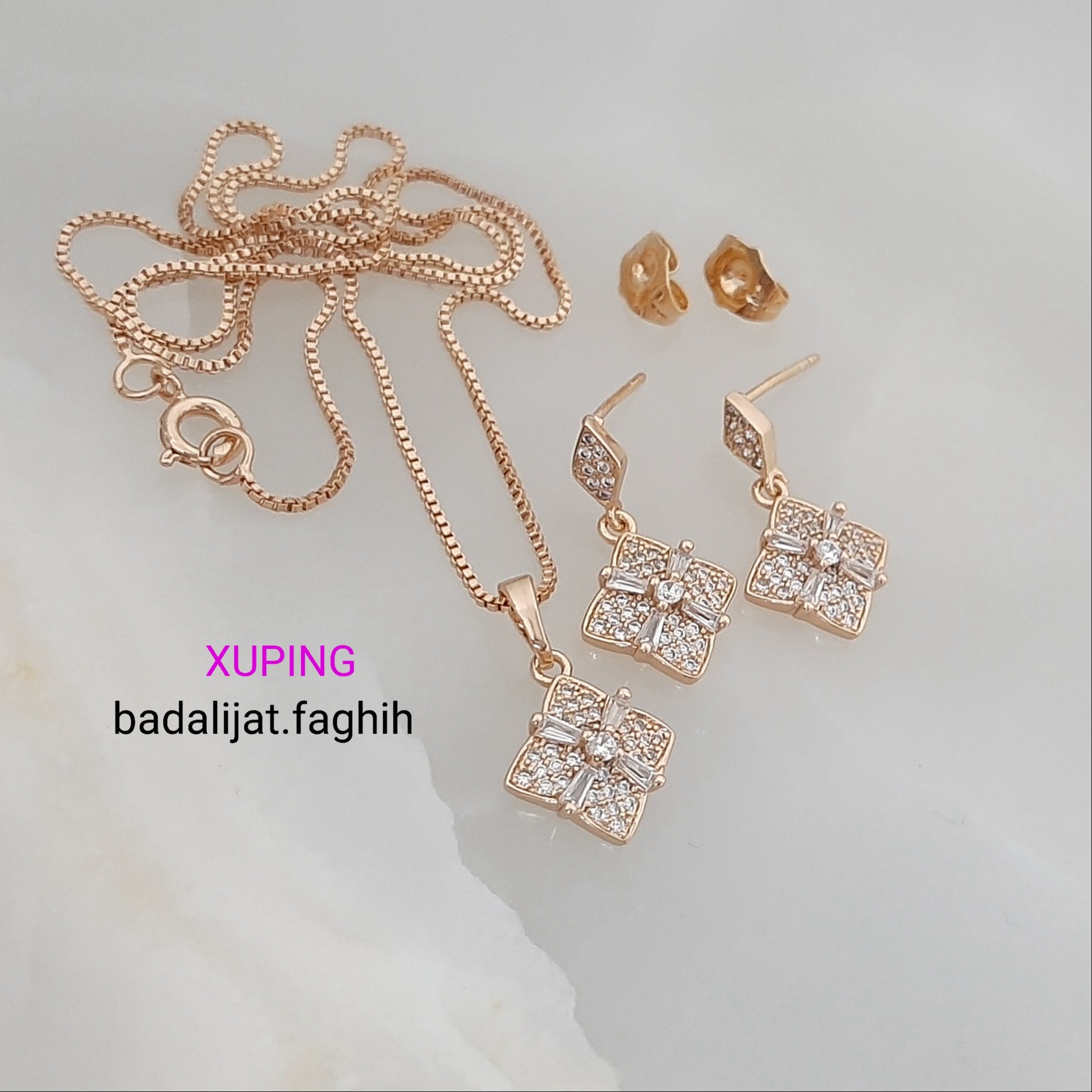 نیم ست ژوپینگ فوق العاده شیک و طرح جواهری کاملا رنگ ثابت و آبکاری شده با طلا 