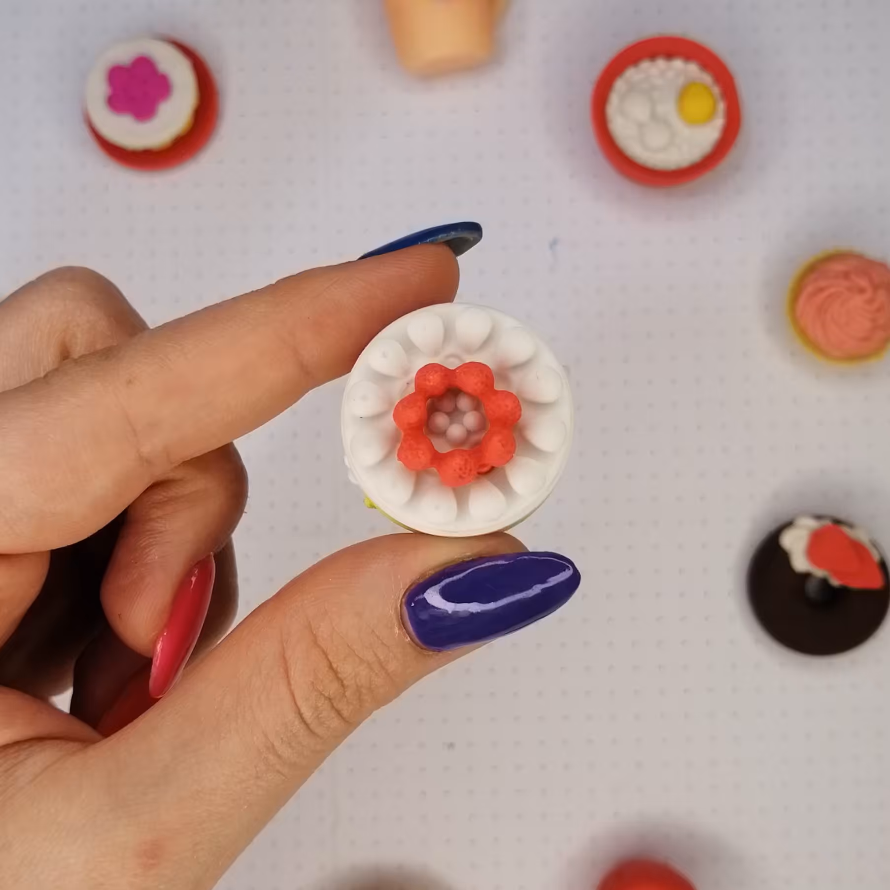  پاک کن طرح کیک توت فرنگی فانتزی 