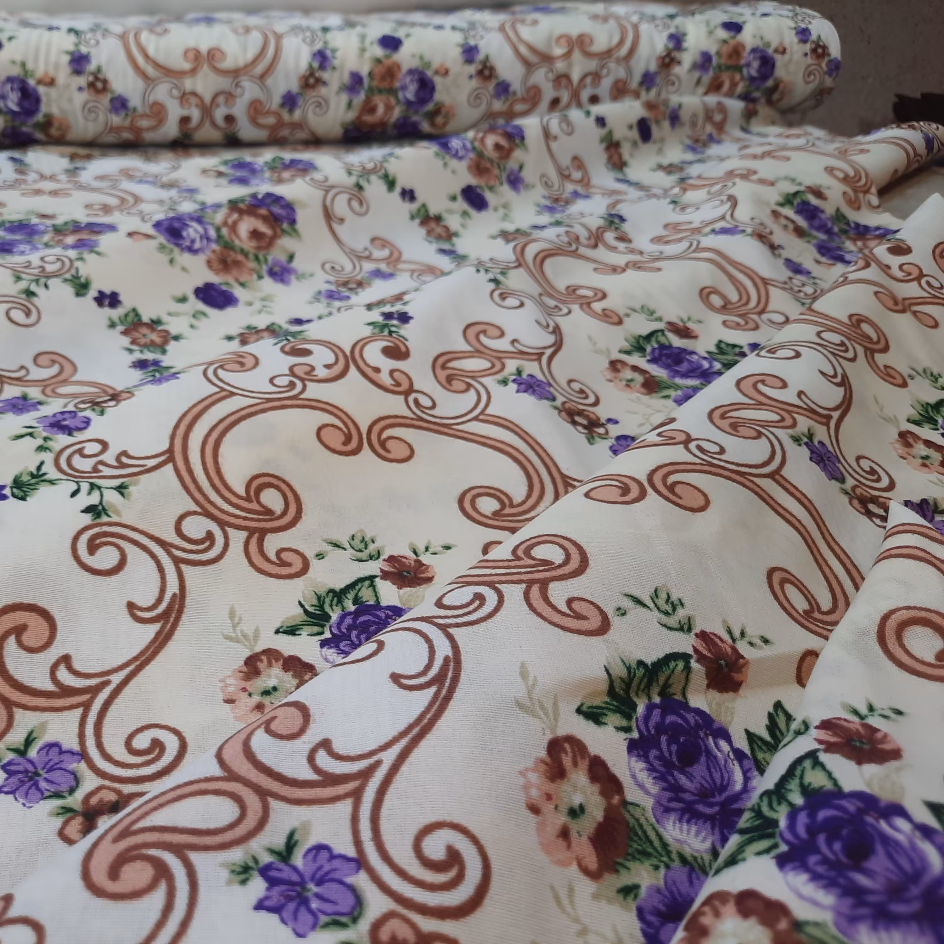 نیم متر پارچه ملحفه ای مدل گل رز  عرض دو متر 