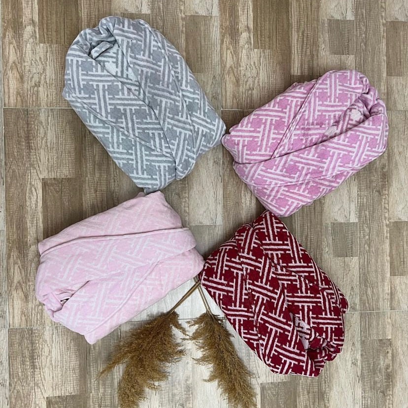 حوله تن پوش نخ رنگی برند اوزدیلک-کار وارداتی-ذخیم و نرم با آبگیریصد در دصد