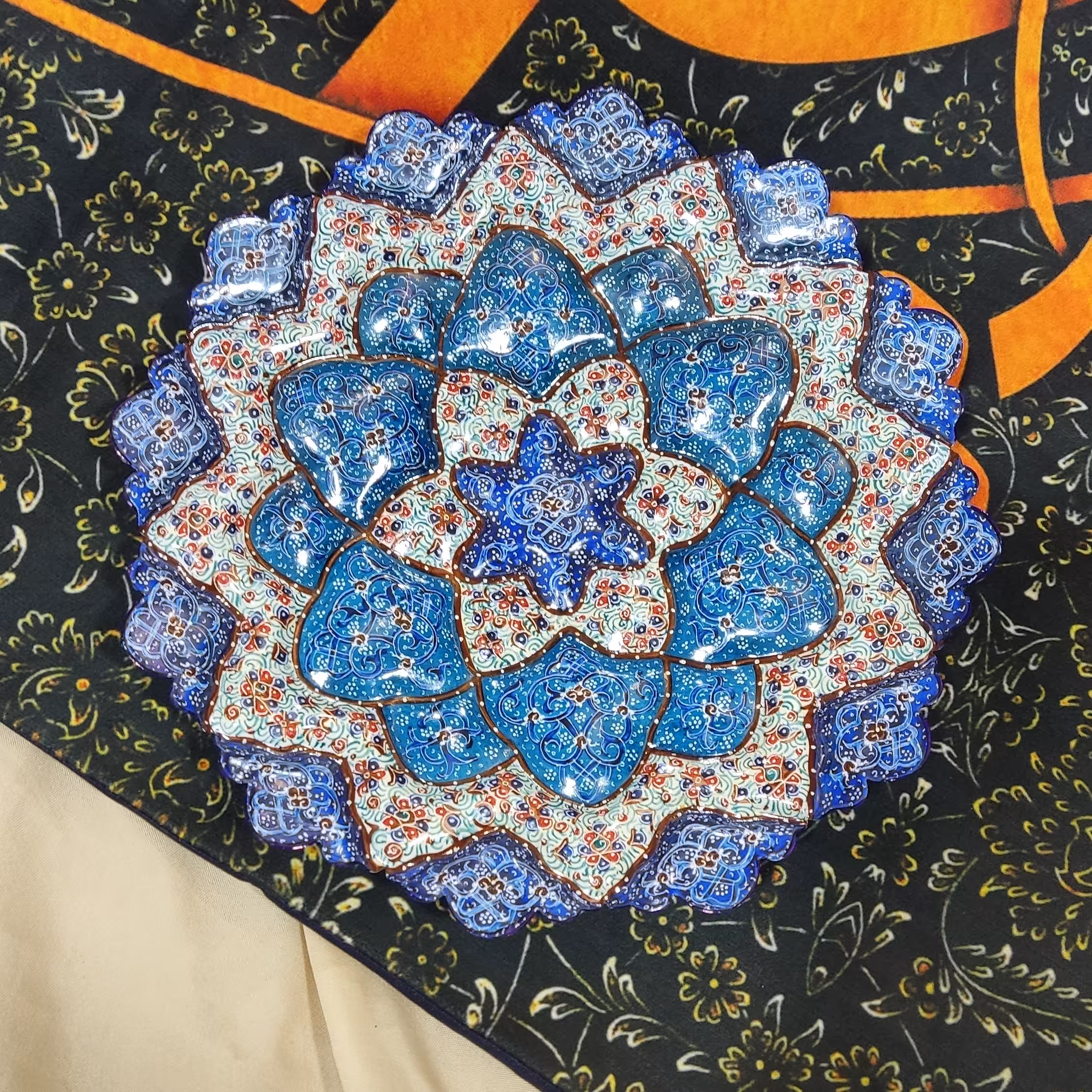 بشقاب 25 سانتی مینا کاری روی مس با جعبه