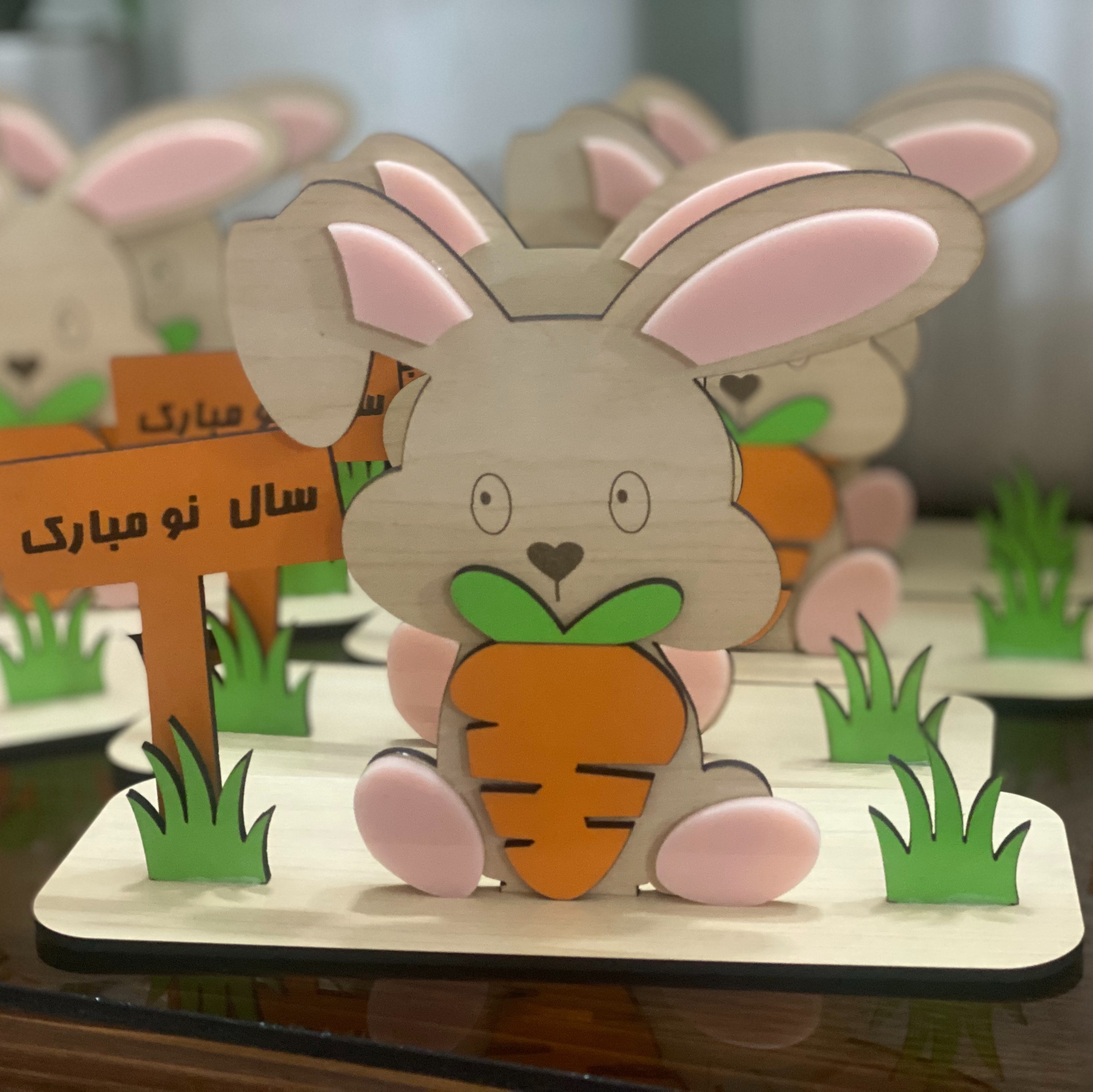 استند خرگوش( نماد سال1402)رنگ کرم و سفید وزن 100