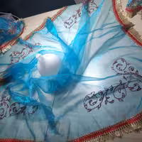 رومیزی حریر  سنگ دوزی شده .ریشه دوزی. شیک.سه تکه.