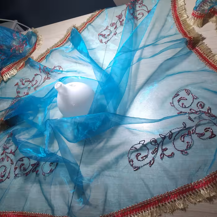 رومیزی حریر  سنگ دوزی شده .ریشه دوزی. شیک.سه تکه.