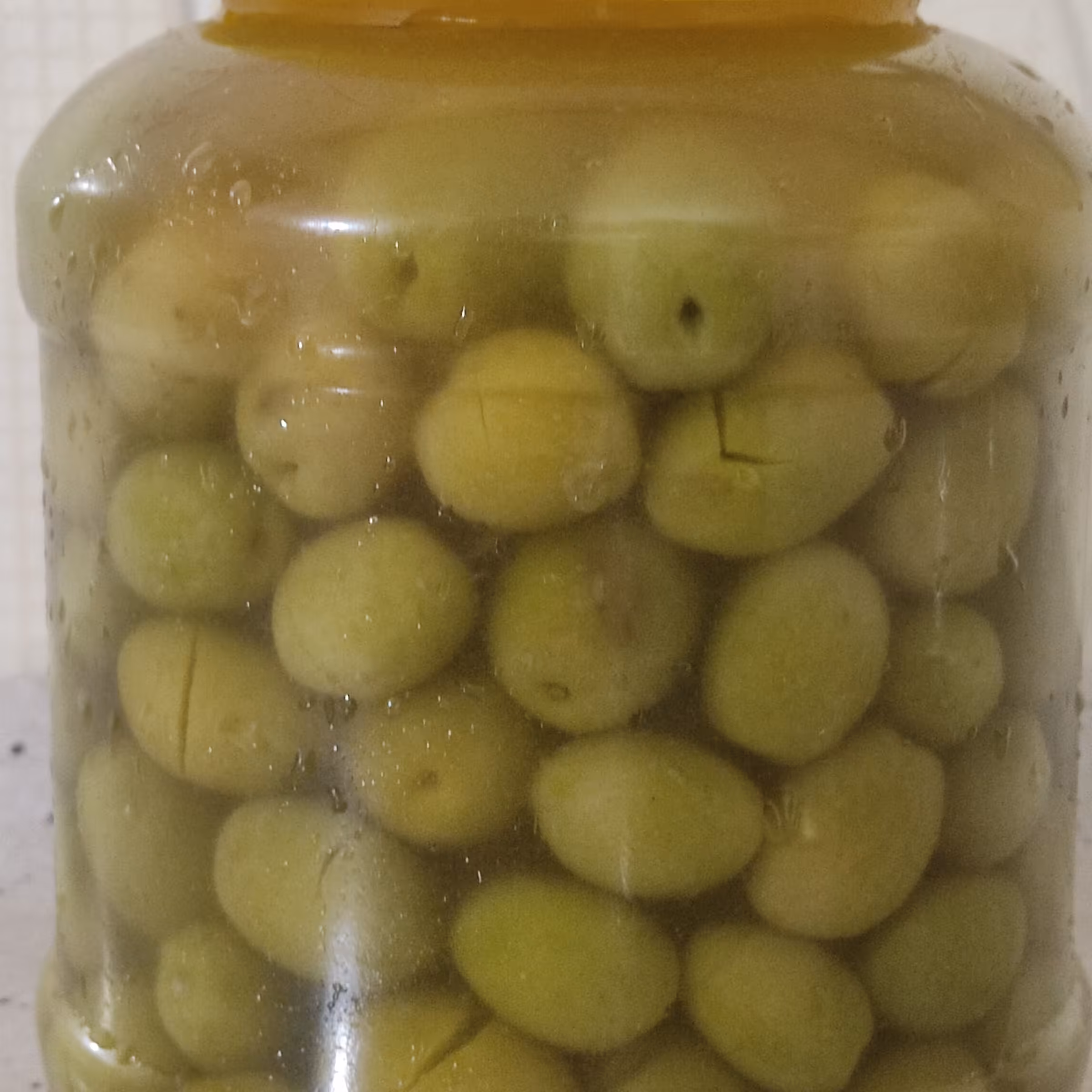 زیتون شکسته  باسایزدرشت بهترین نوع وطعم شیرین خوراکی عالی بارعایت تمام اصول بهداشتی