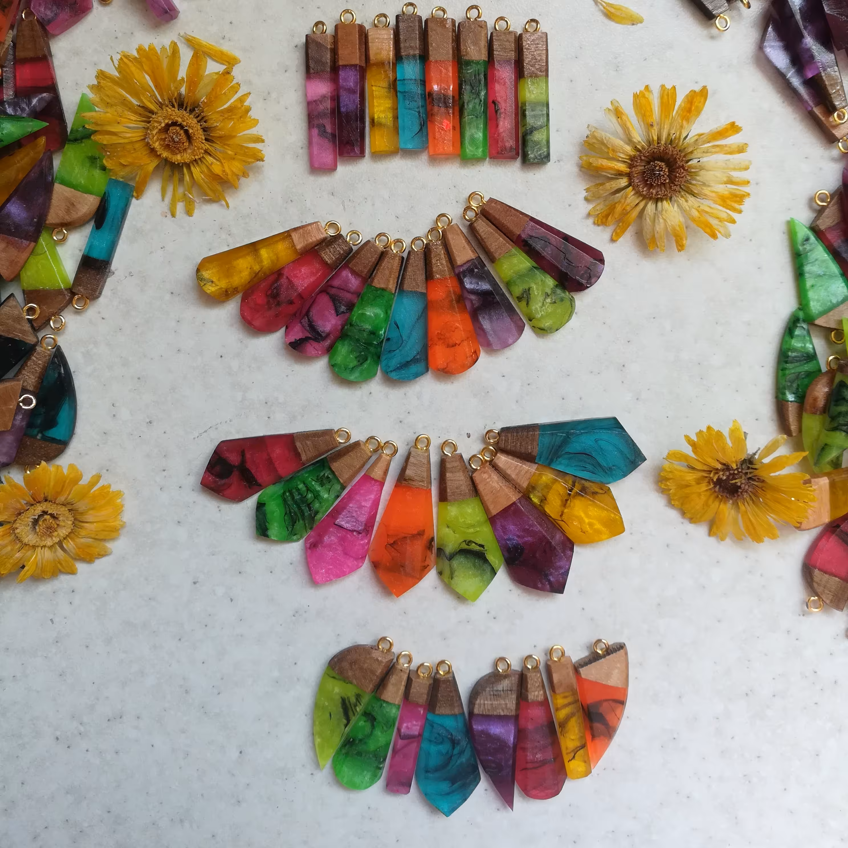 تنوع گوشواره‌های چوب و رزین