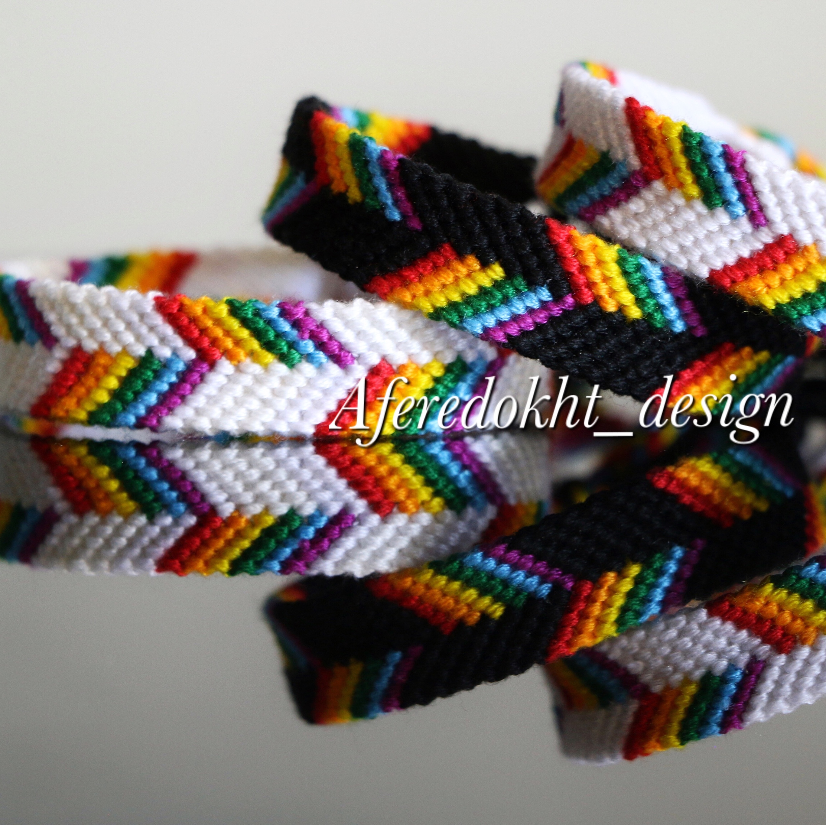 دستبند دوستی طرح رنگین کمان 