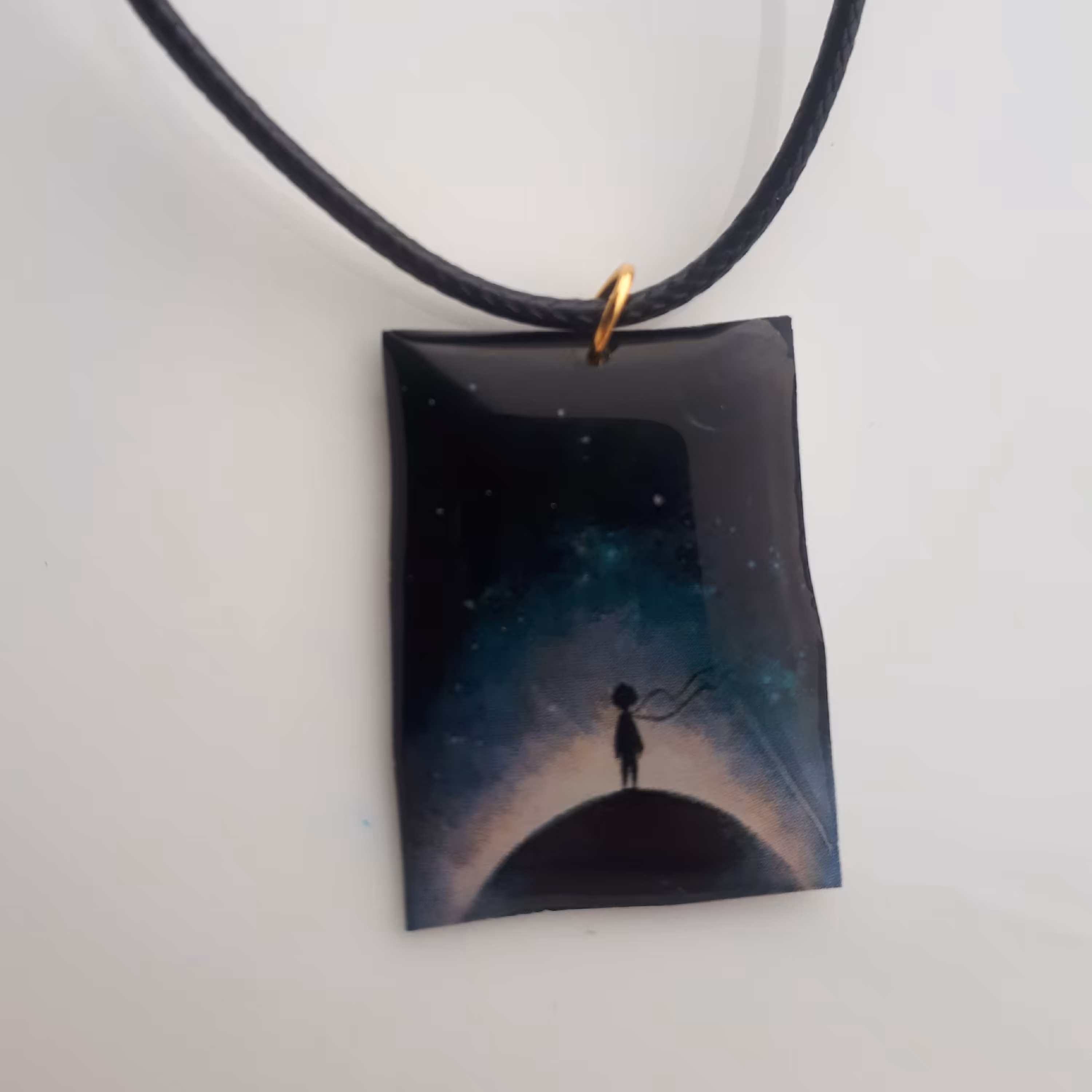 گردنبند شازده کوچولو و ماه،بدون فریم،همراه بند چرمی