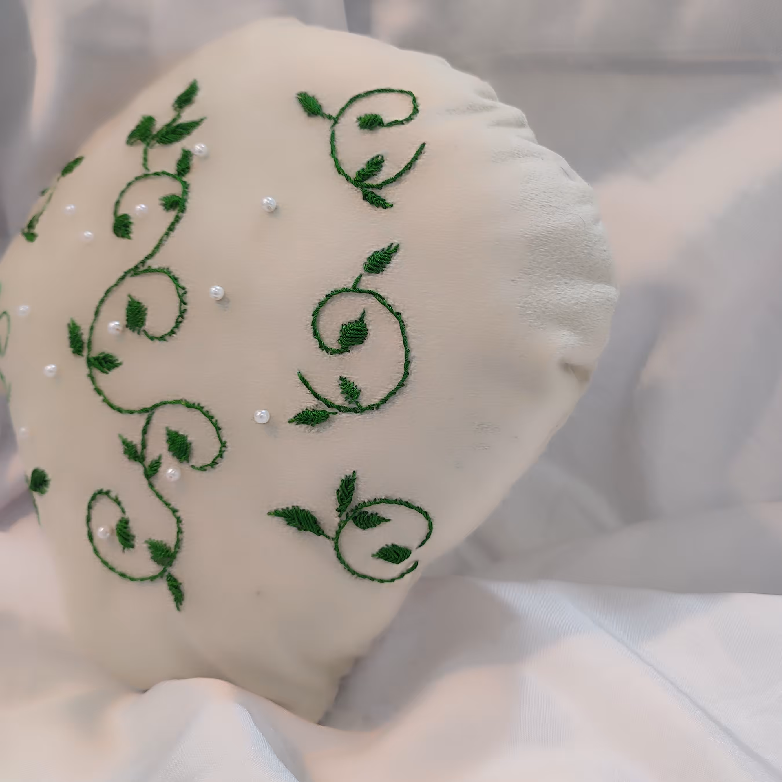 کوسن دست دوز 2