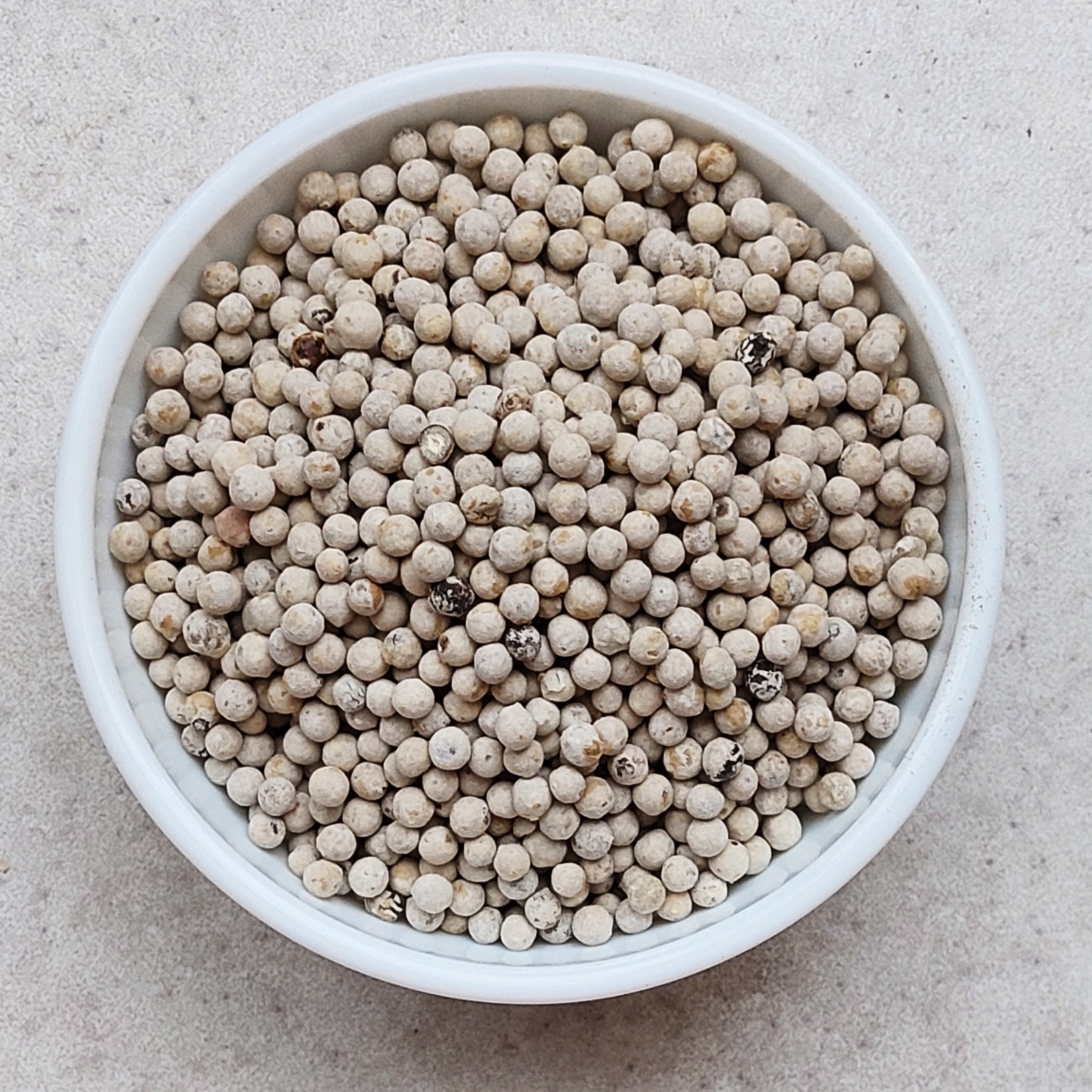 دانه  فلفل سفید تازه و بسیاز معطر صد گرمی لوتوس 