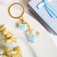 جاکلیدی حروف انگلیسی 2 سانتی متری  با حرف اول اسم  و آویز گربه