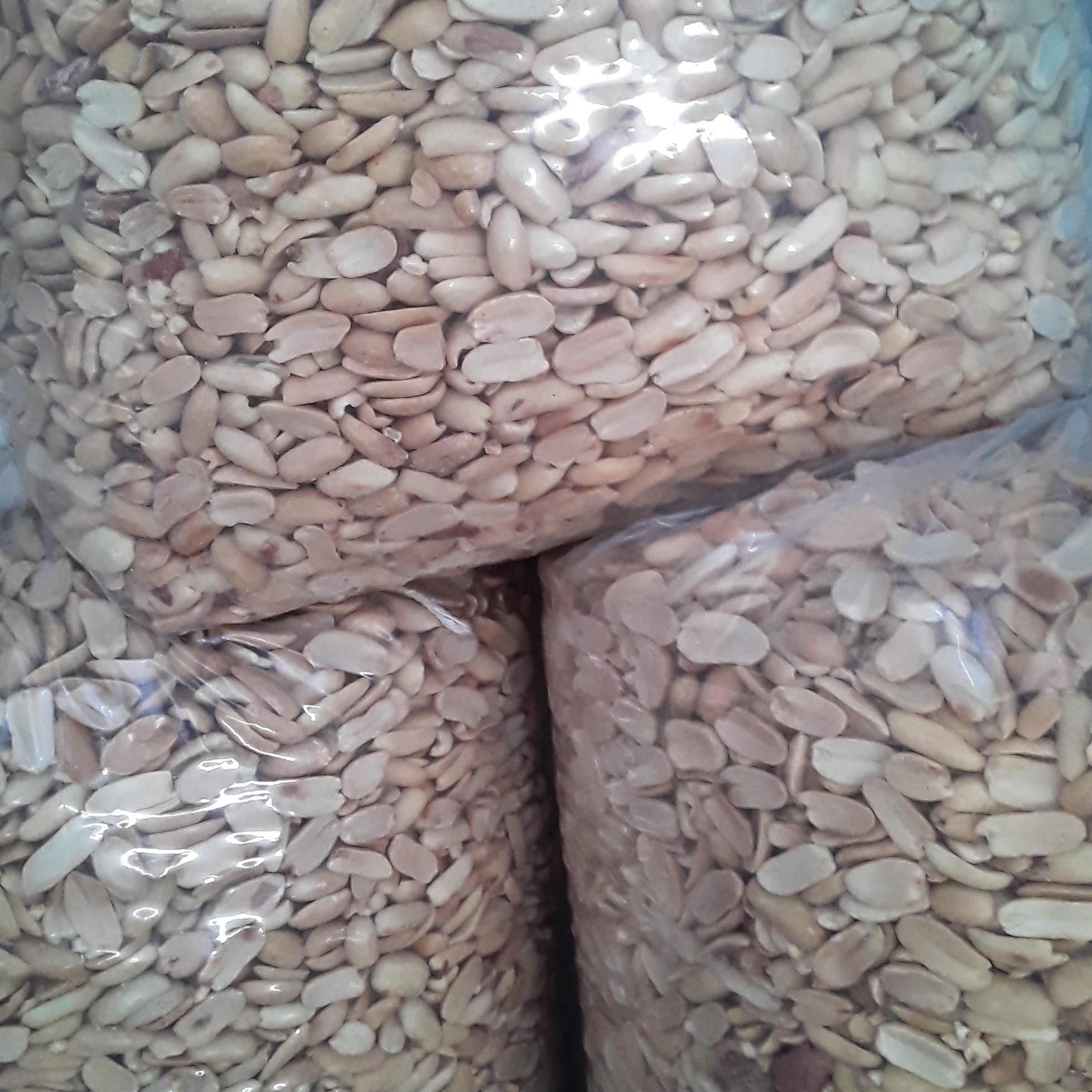 بادام زمینی بدون پوست بوداده بی نمک استانه اشرفیه یک کیلویی 