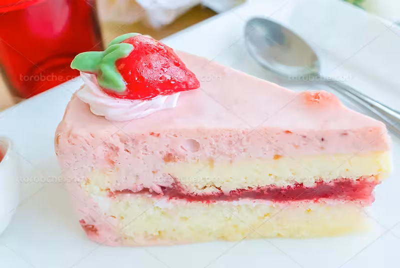 عکس کیک با روکش توت فرنگی | گرافیک با طعم تربچه