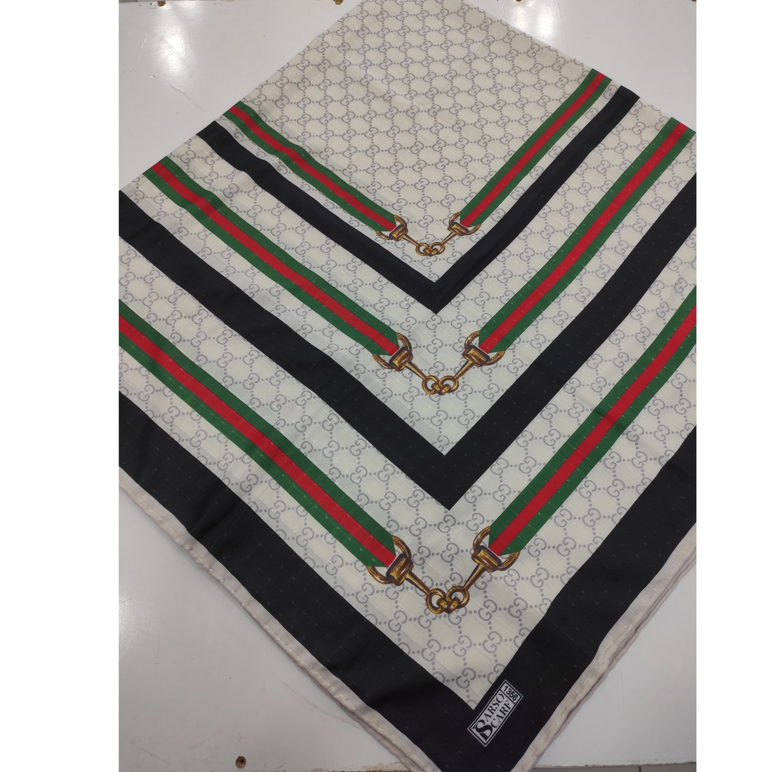 روسری سفید مشکی